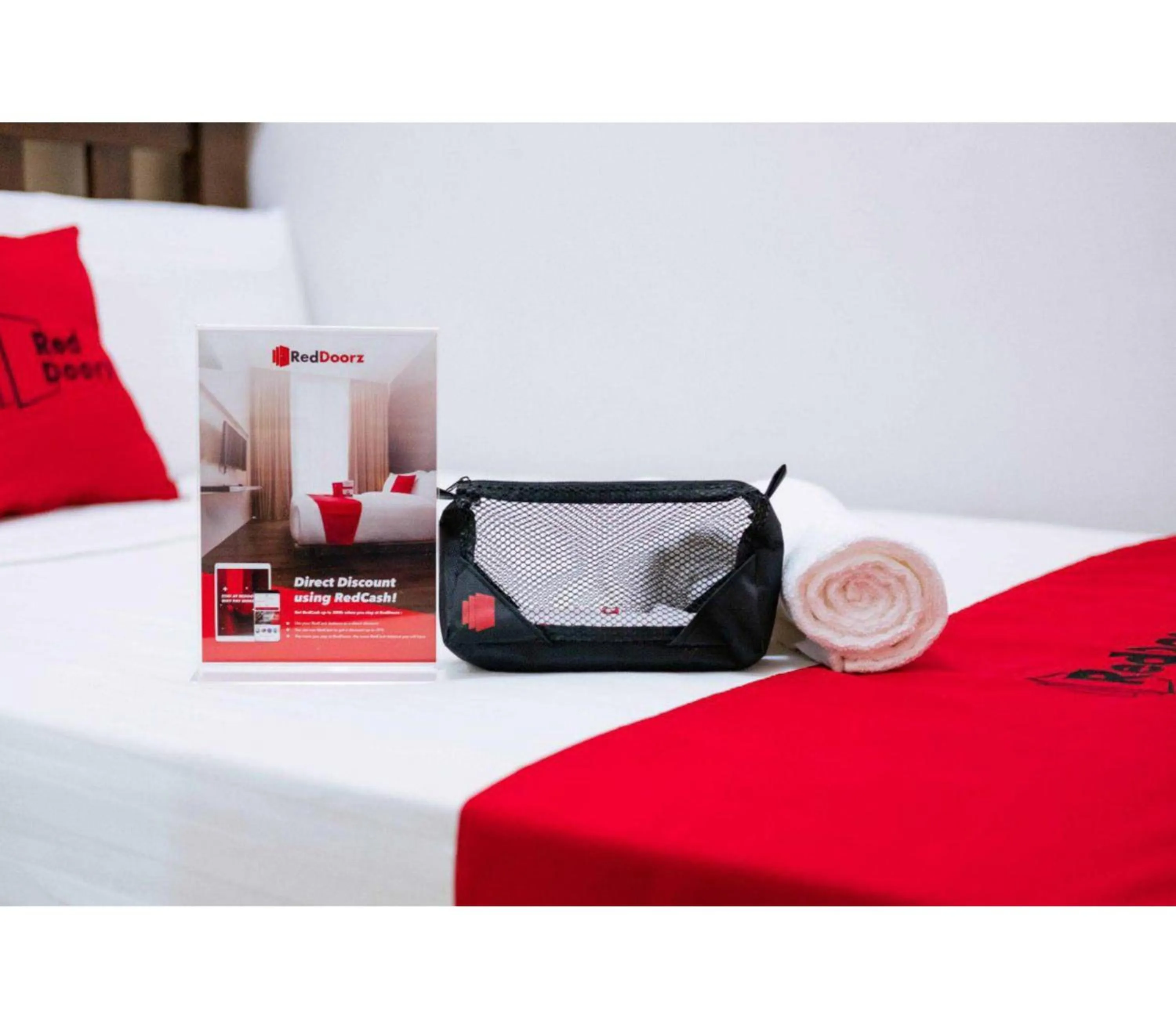 Bed in RedDoorz Syariah near RSUD Kota Malang