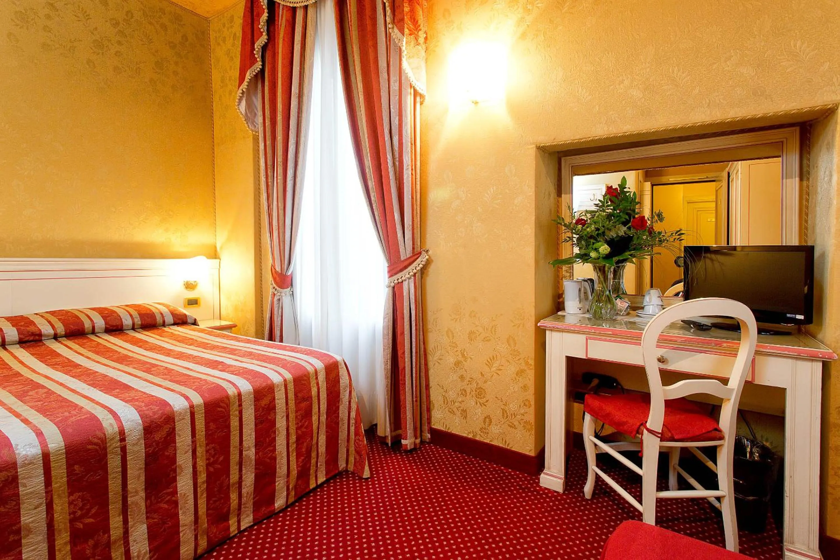 Coffee/tea facilities, Bed in Ca' San Polo - Ferretti Hotels Collection