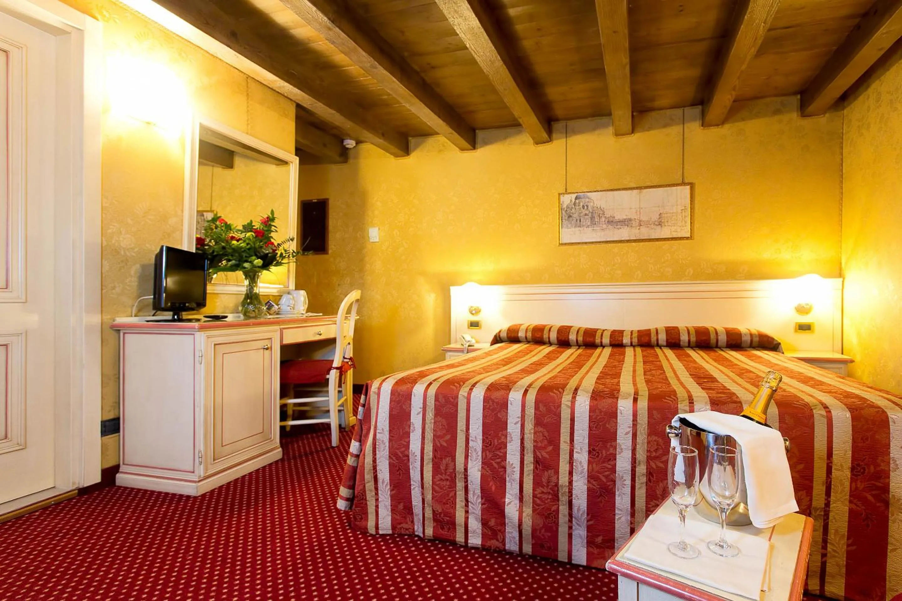 Coffee/tea facilities, Bed in Ca' San Polo - Ferretti Hotels Collection