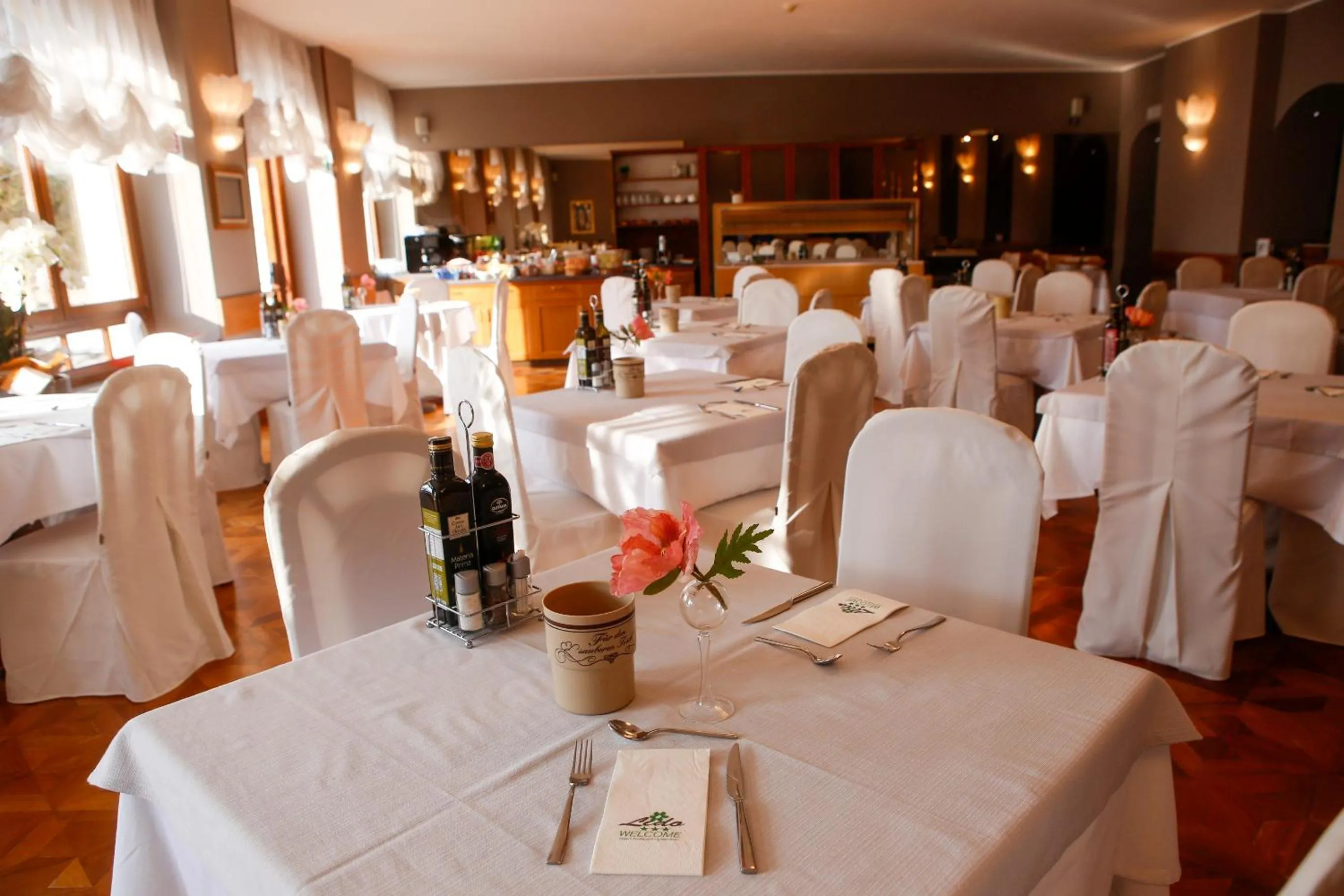 Restaurant/places to eat in Hotel Lido
