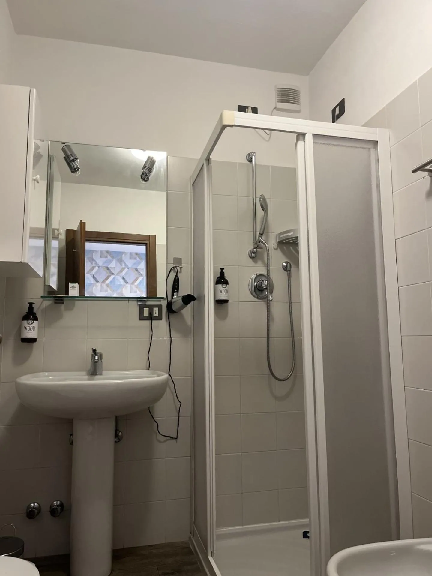 Shower in Hotel Lido