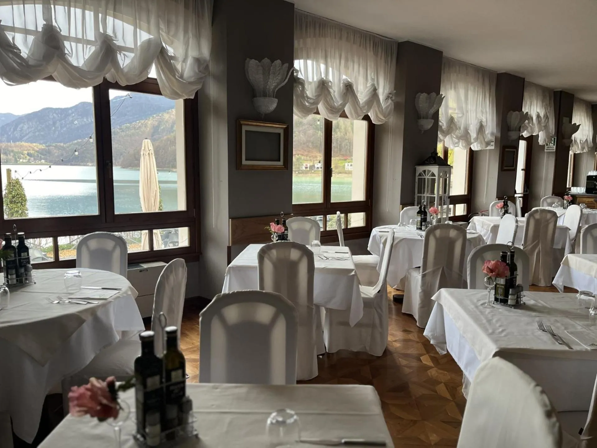 Restaurant/places to eat in Hotel Lido