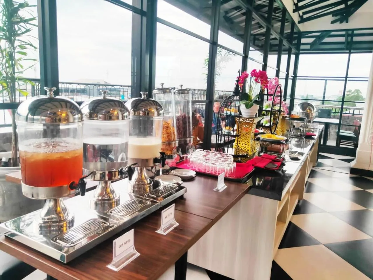 Restaurant/places to eat in Kesuma Front One Boutique Palembang