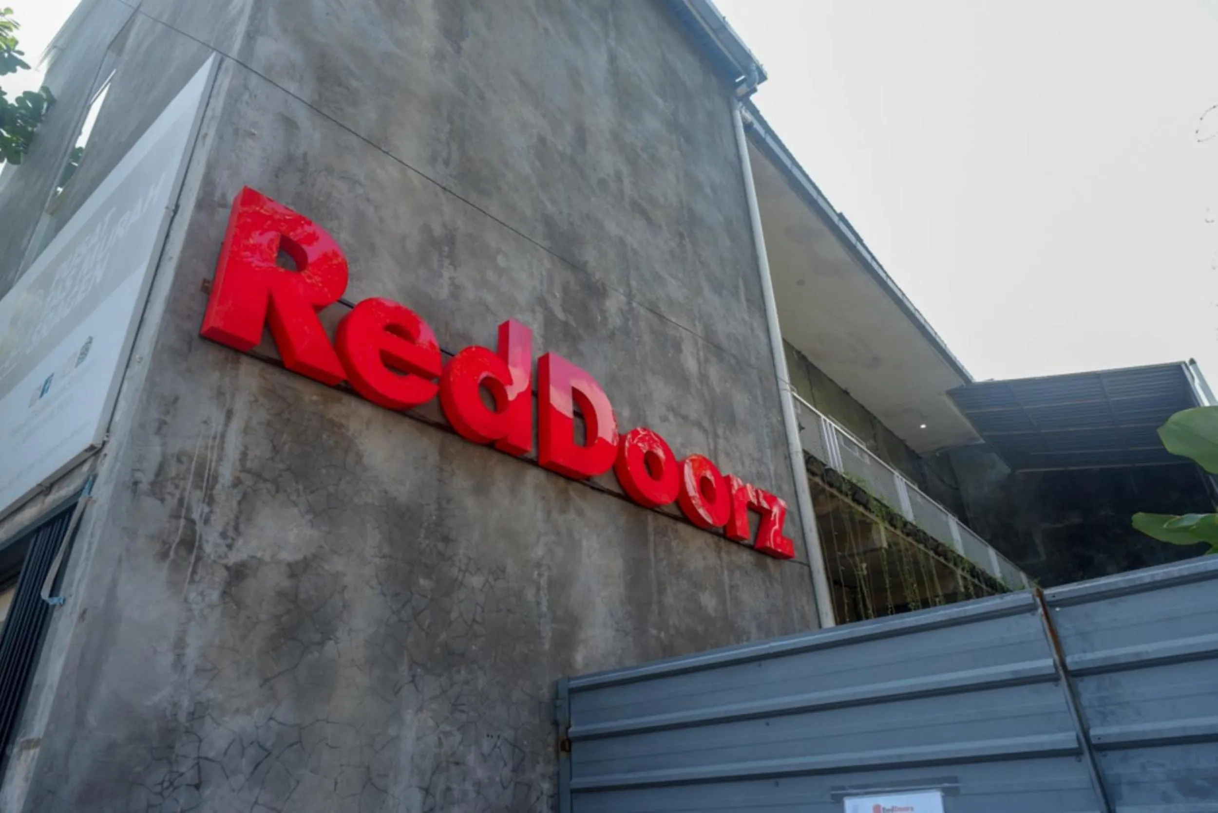 Property logo or sign in RedDoorz near Jumbo Mall Sragen