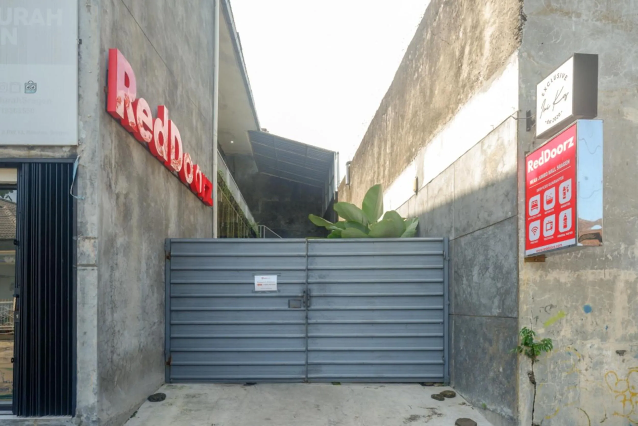 Property building in RedDoorz near Jumbo Mall Sragen