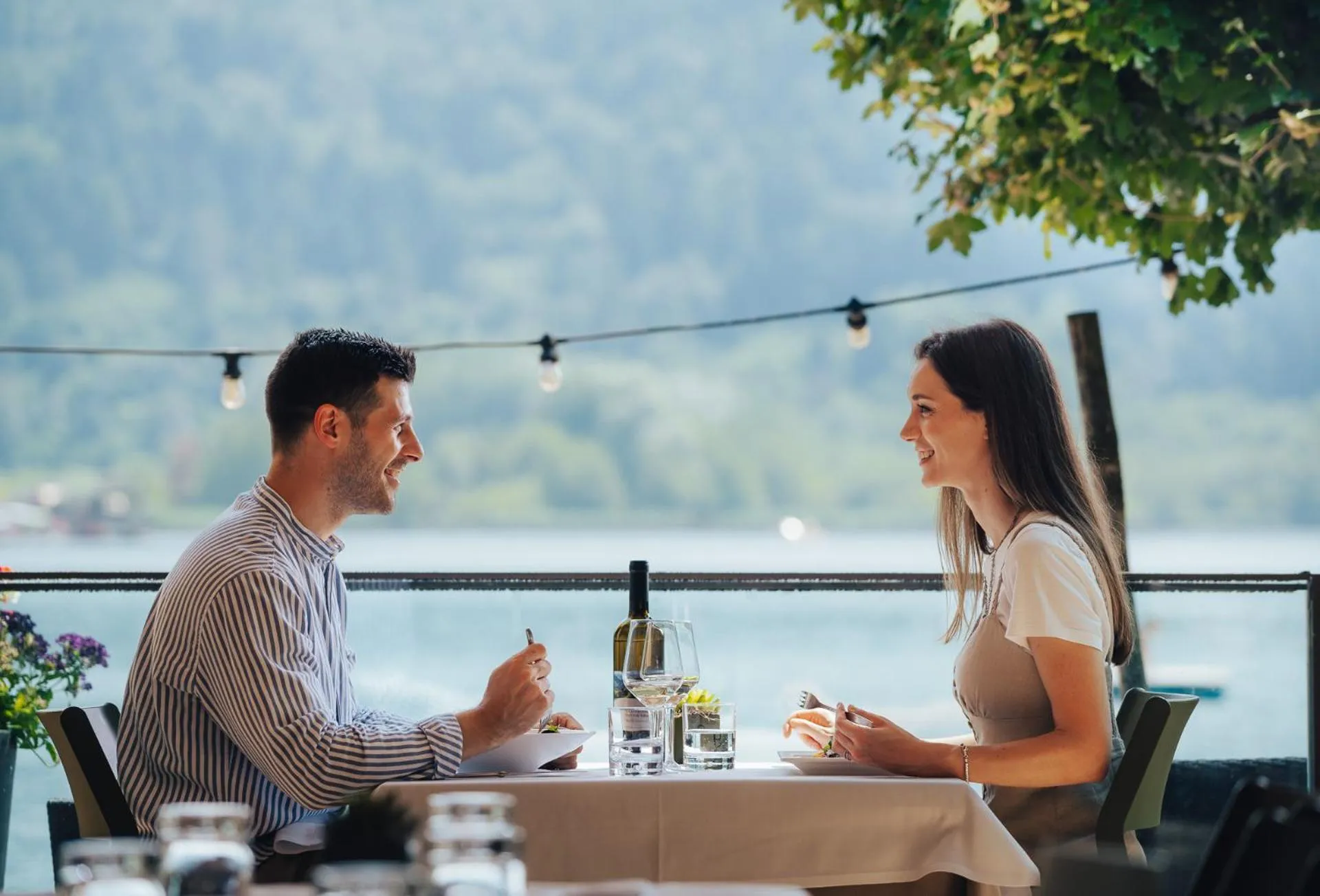 Restaurant/places to eat in Parc Hotel Du Lac