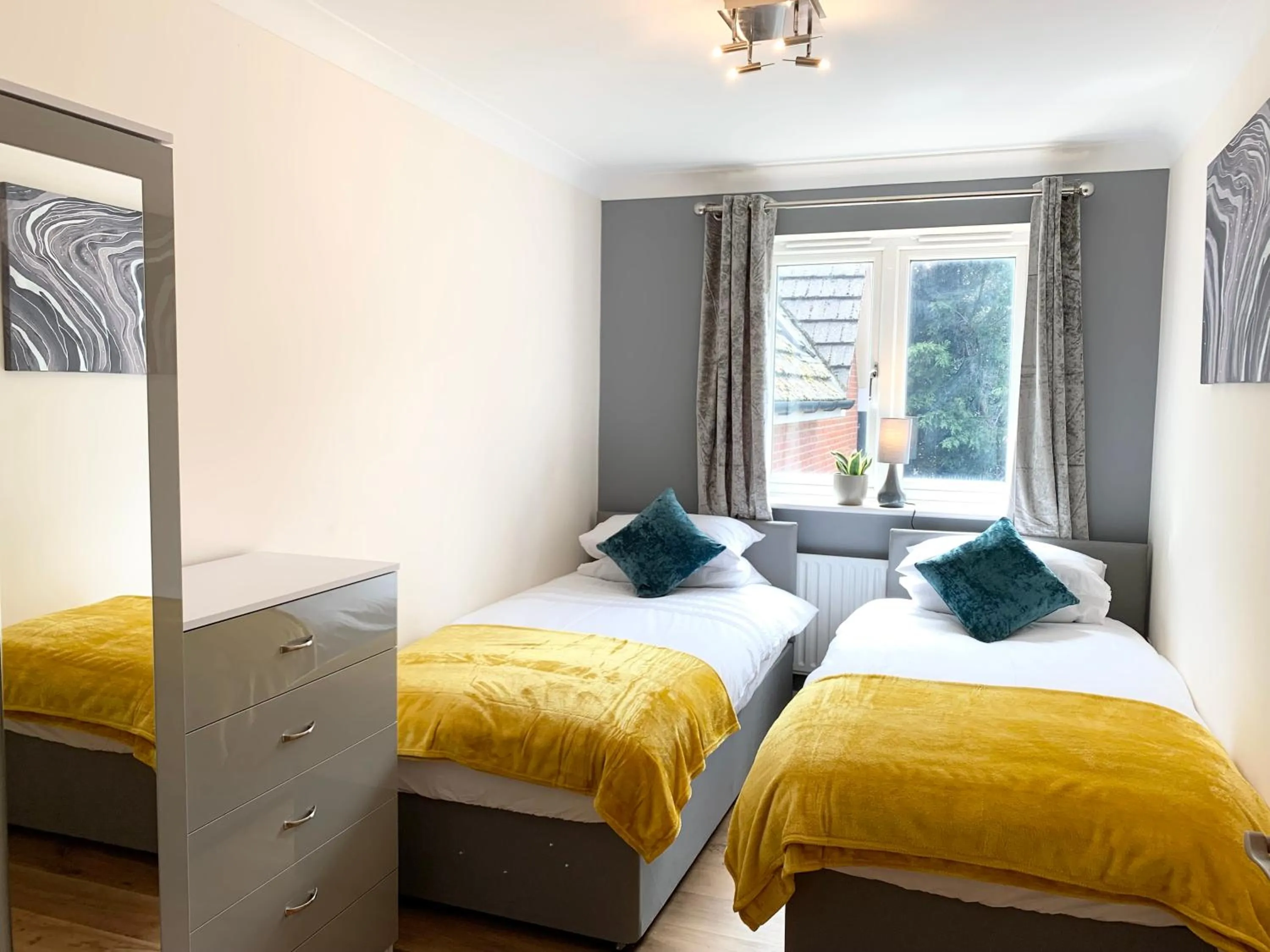 Photo of the whole room, Bed in Risinghurst, Oxford, an ENTIRE 2beds, 2bathrooms, free Wi-Fi, Free Parking