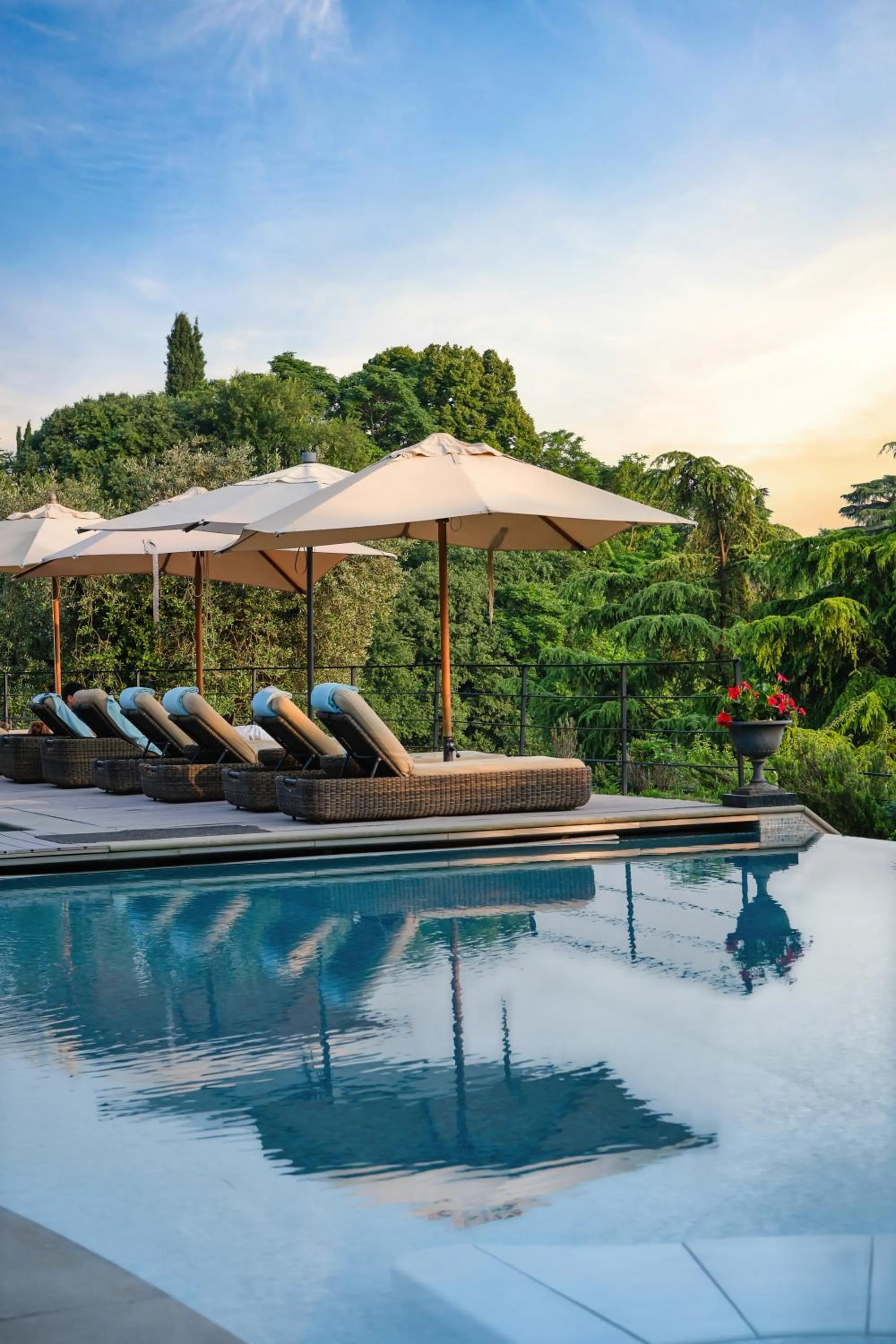 Swimming pool in Hotel Villa Cipriani