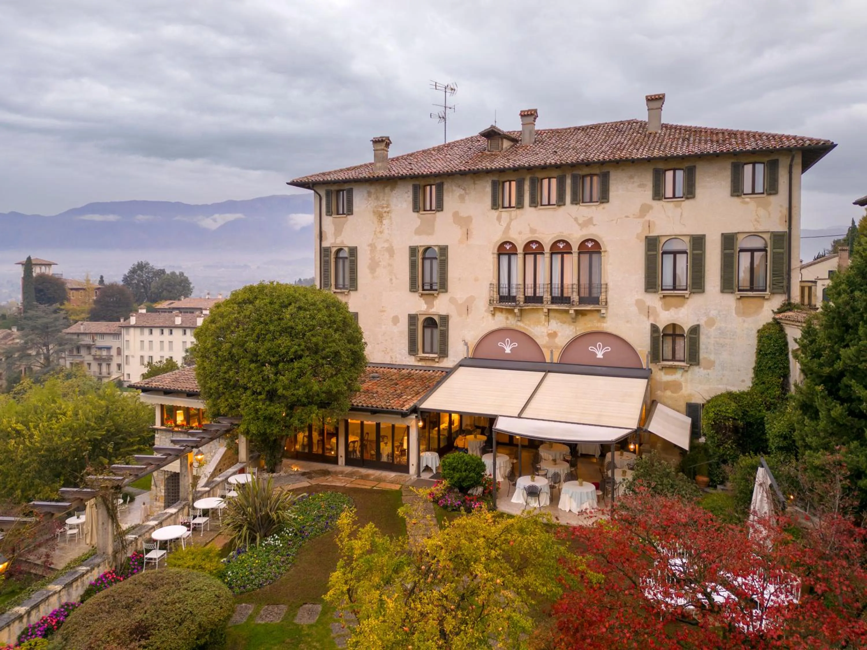 Property building in Hotel Villa Cipriani