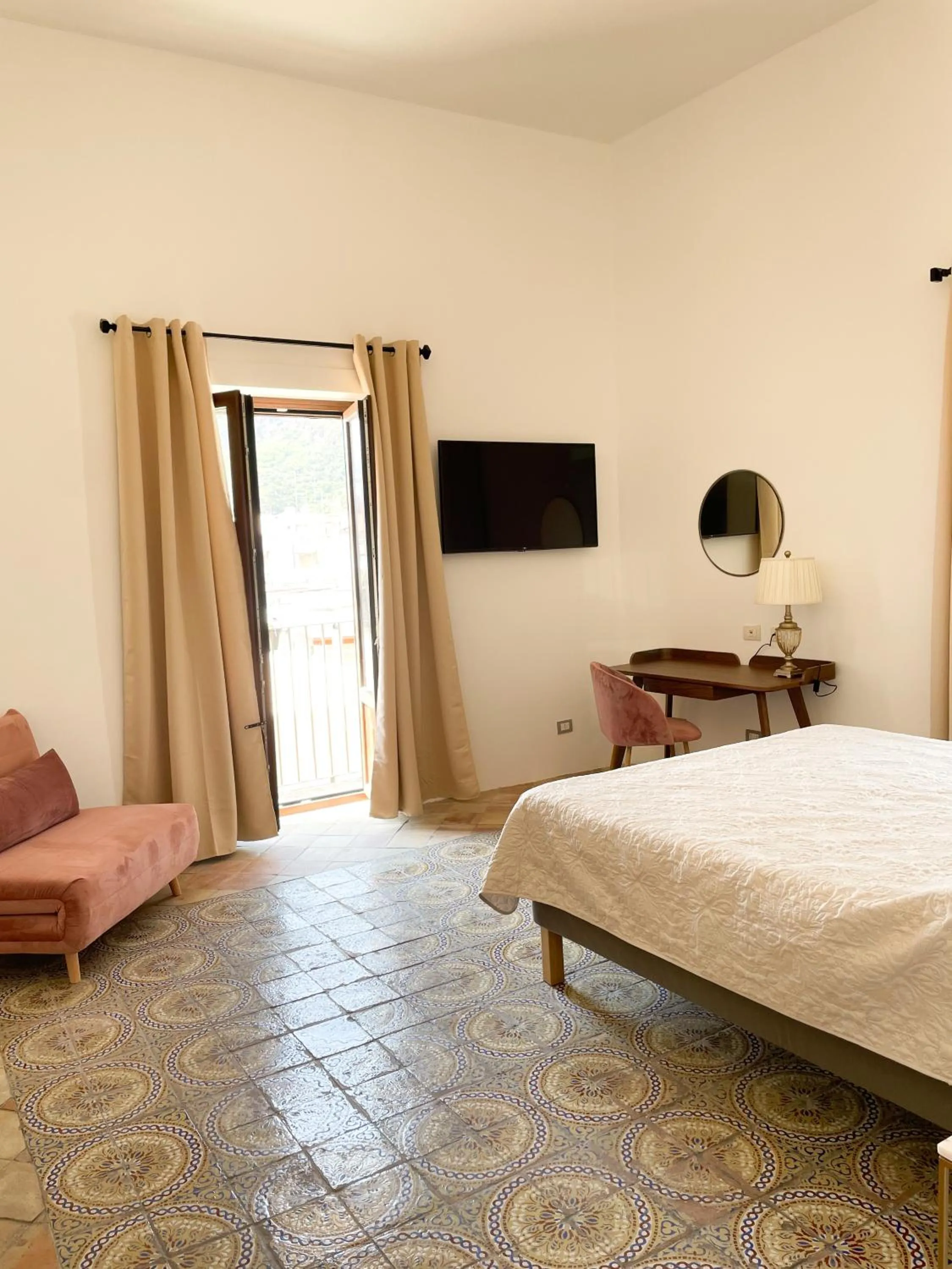 Photo of the whole room in B&B Faraglione