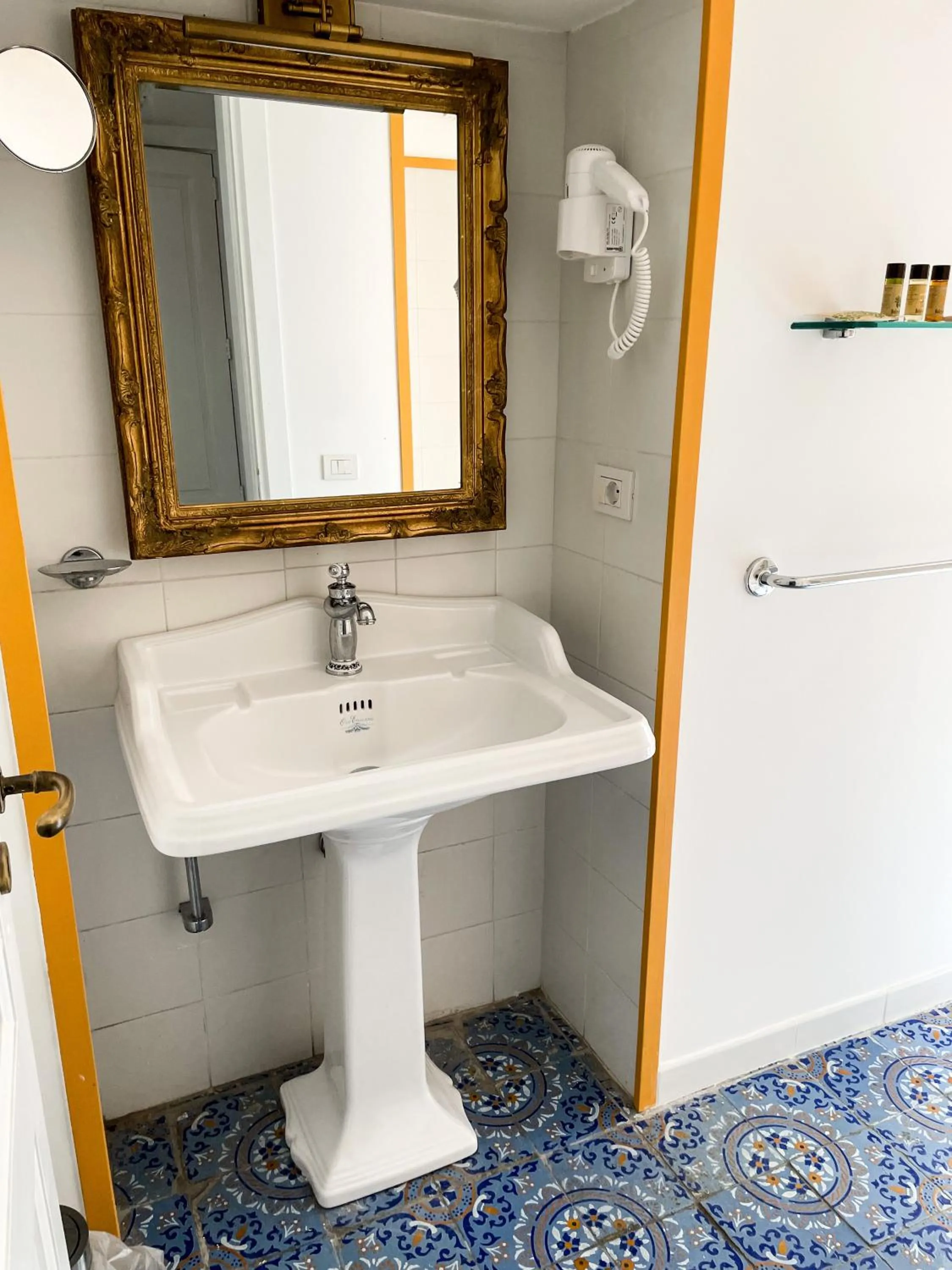 Bathroom in B&B Faraglione