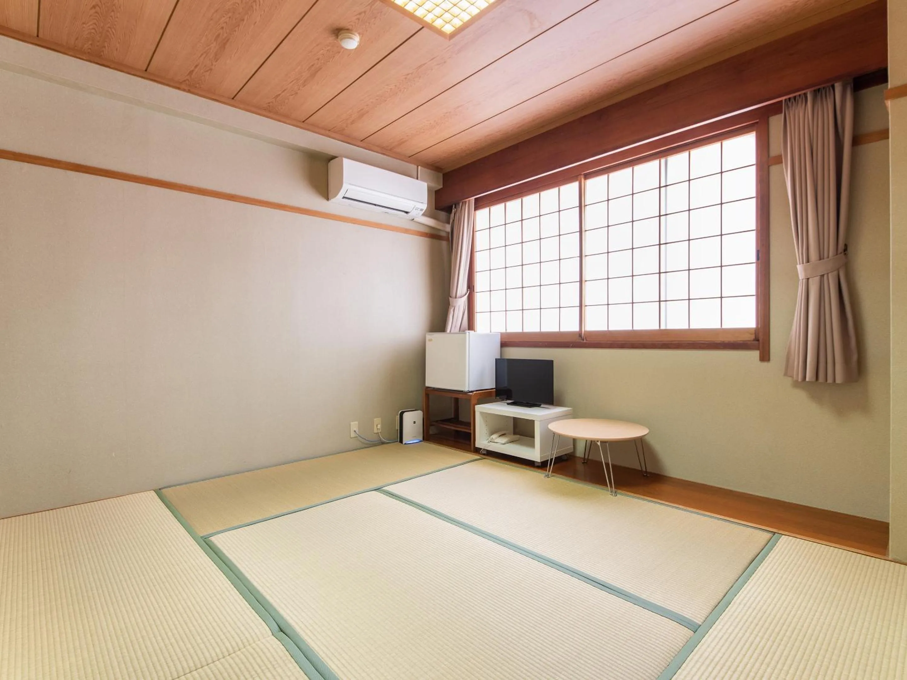 Photo of the whole room in Hotel Primrose Saito