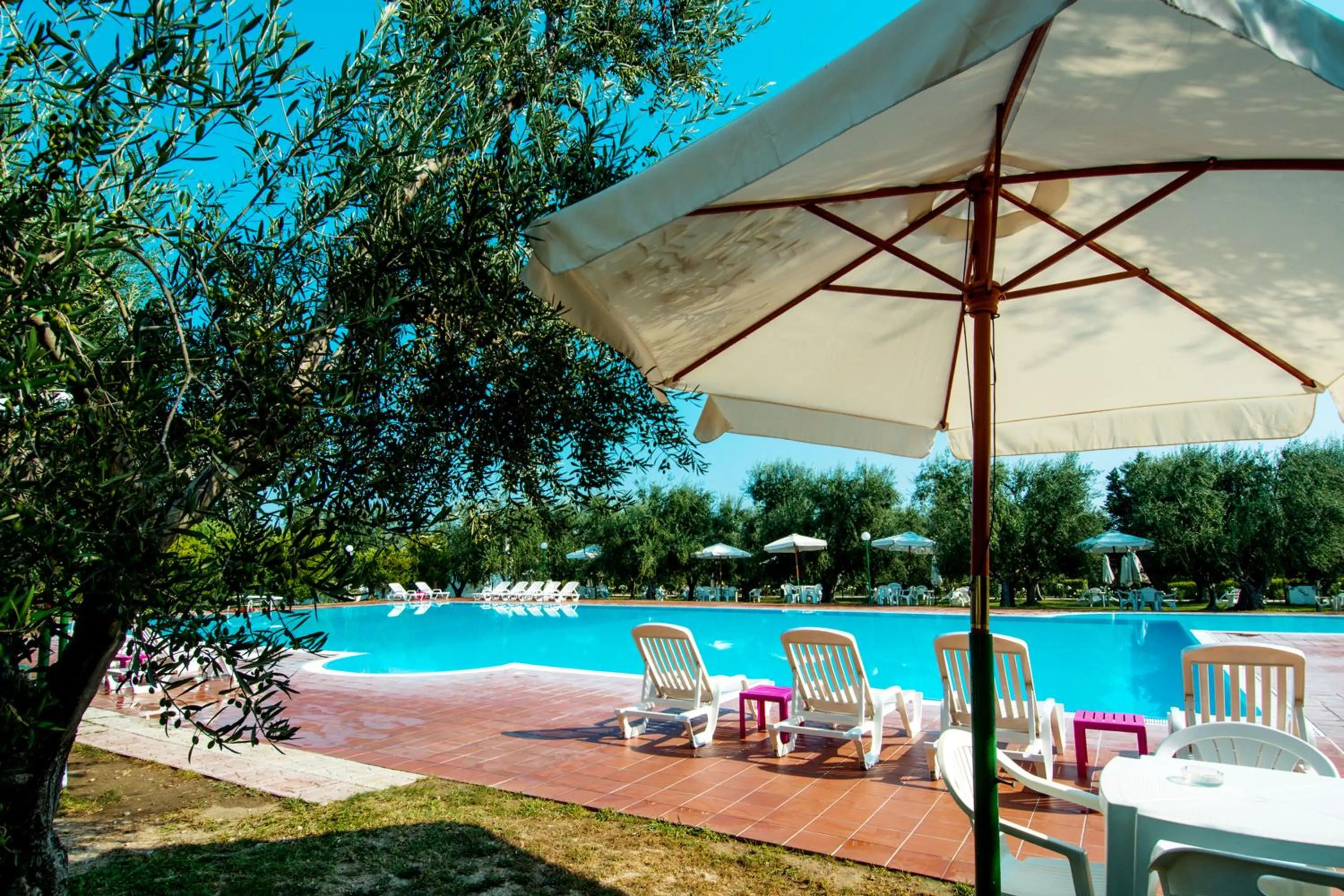 Swimming pool in Giardino Degli Ulivi Resort Masseria