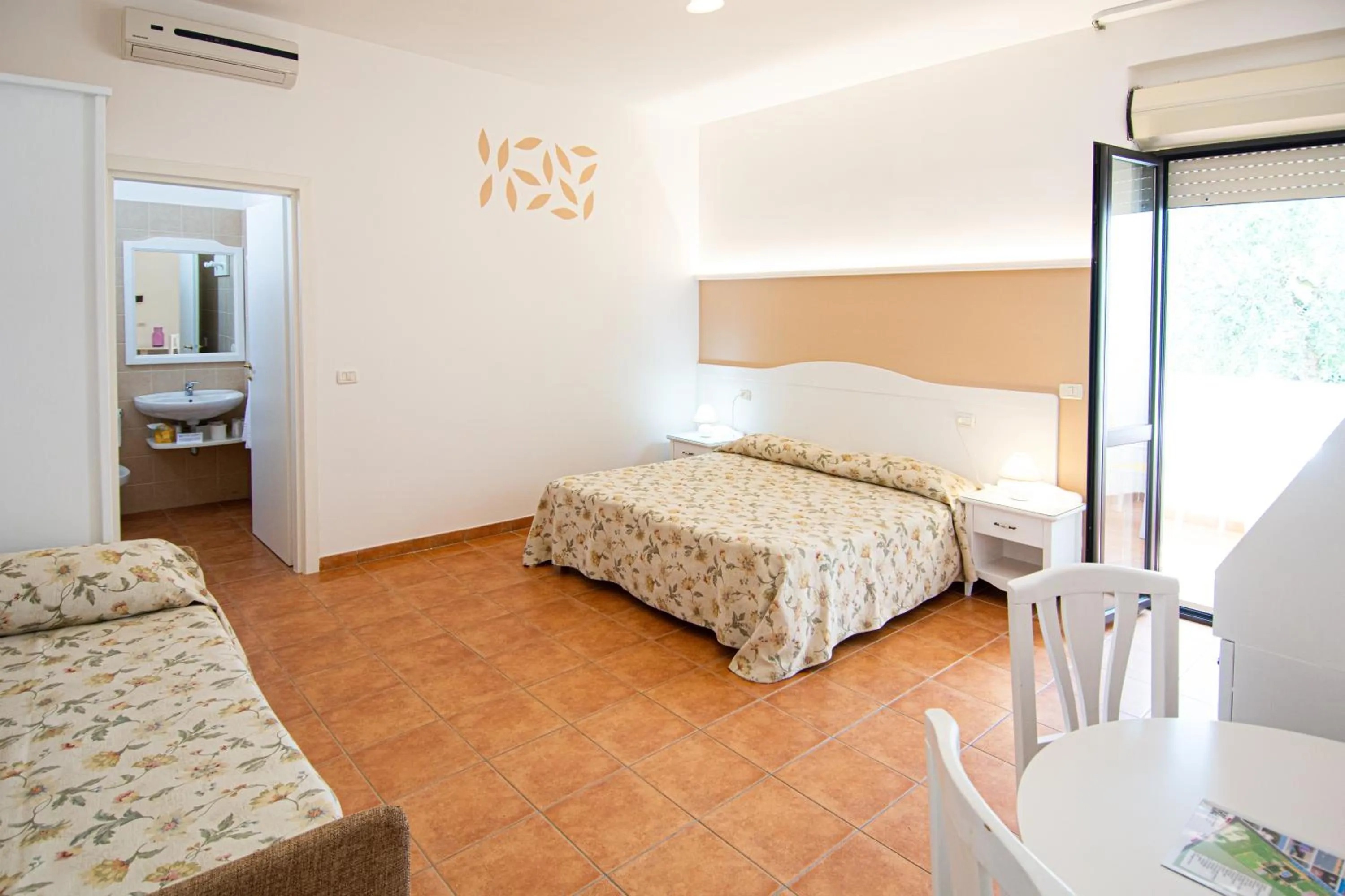 Photo of the whole room in Giardino Degli Ulivi Resort Masseria