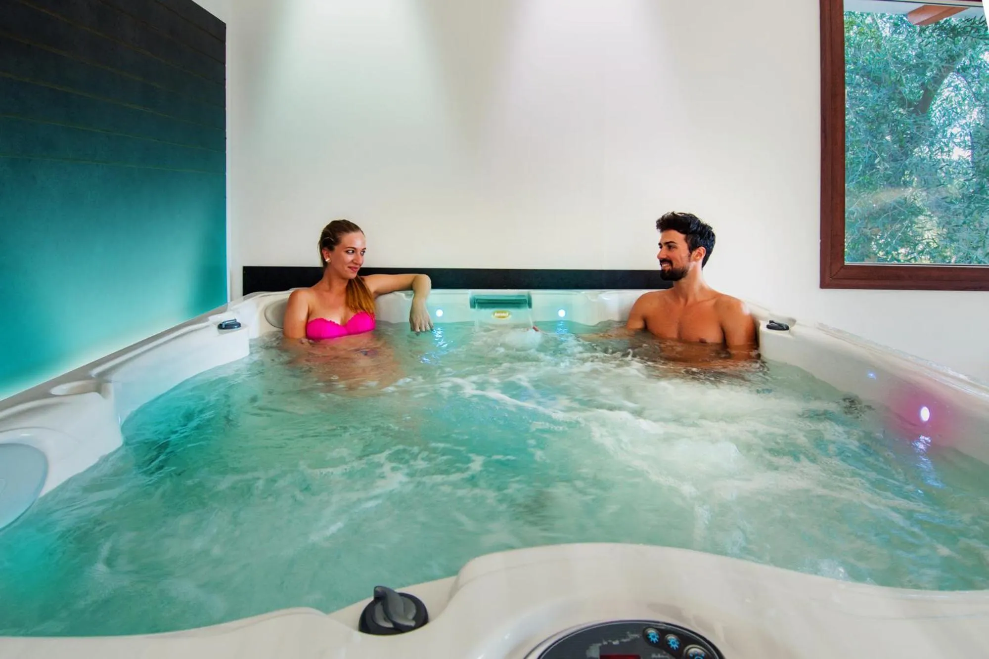 Hot Tub in Giardino Degli Ulivi Resort Masseria