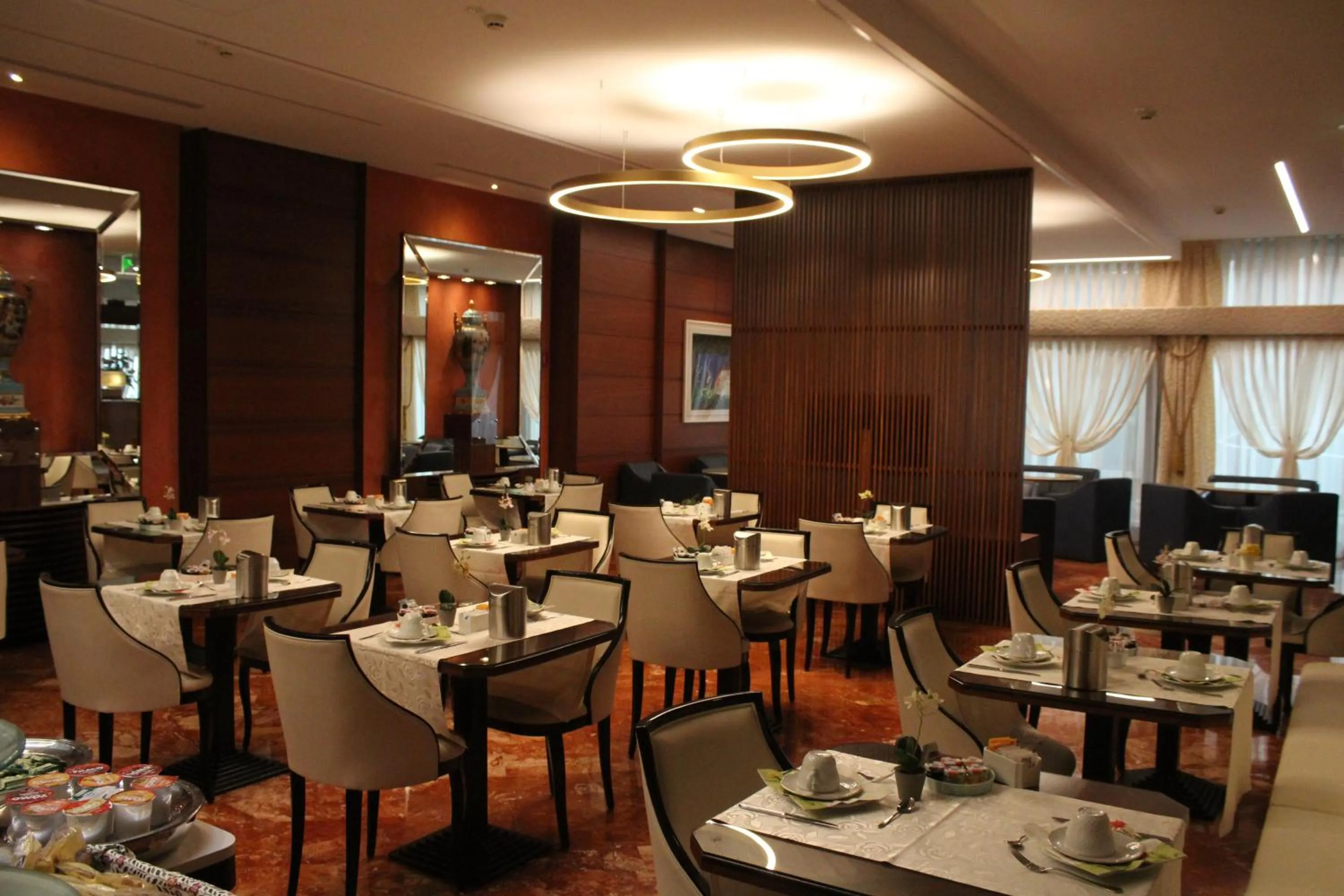 Restaurant/places to eat in Hotel Europa