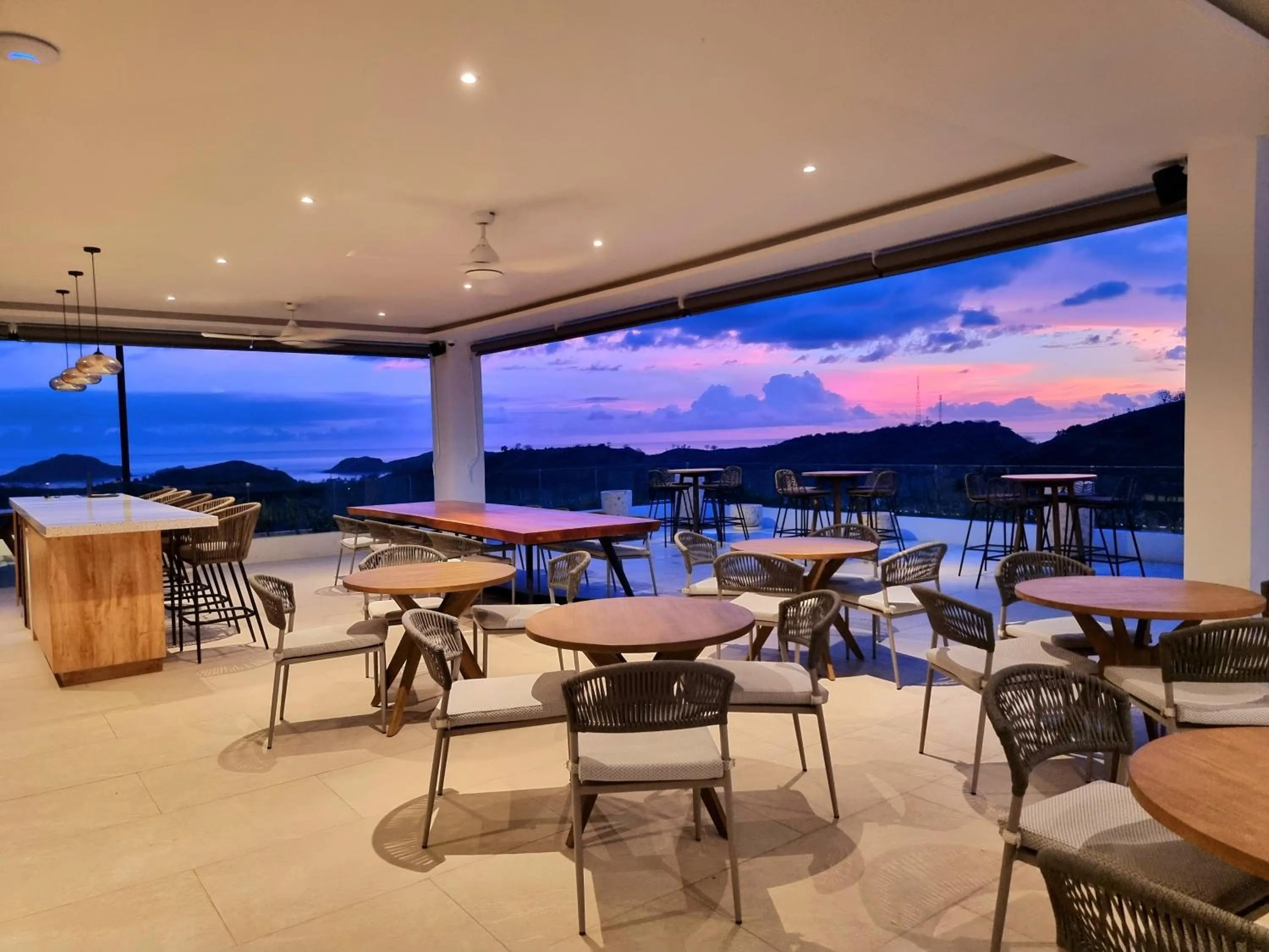 Restaurant/places to eat in Truntum Boutique Mandalika