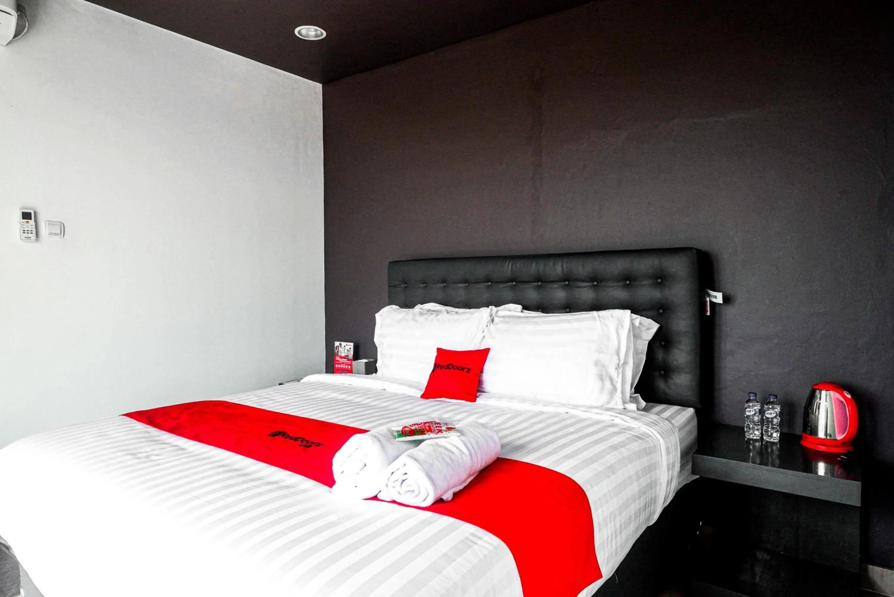 Bedroom, Bed in RedDoorz near Bukitsari Semarang