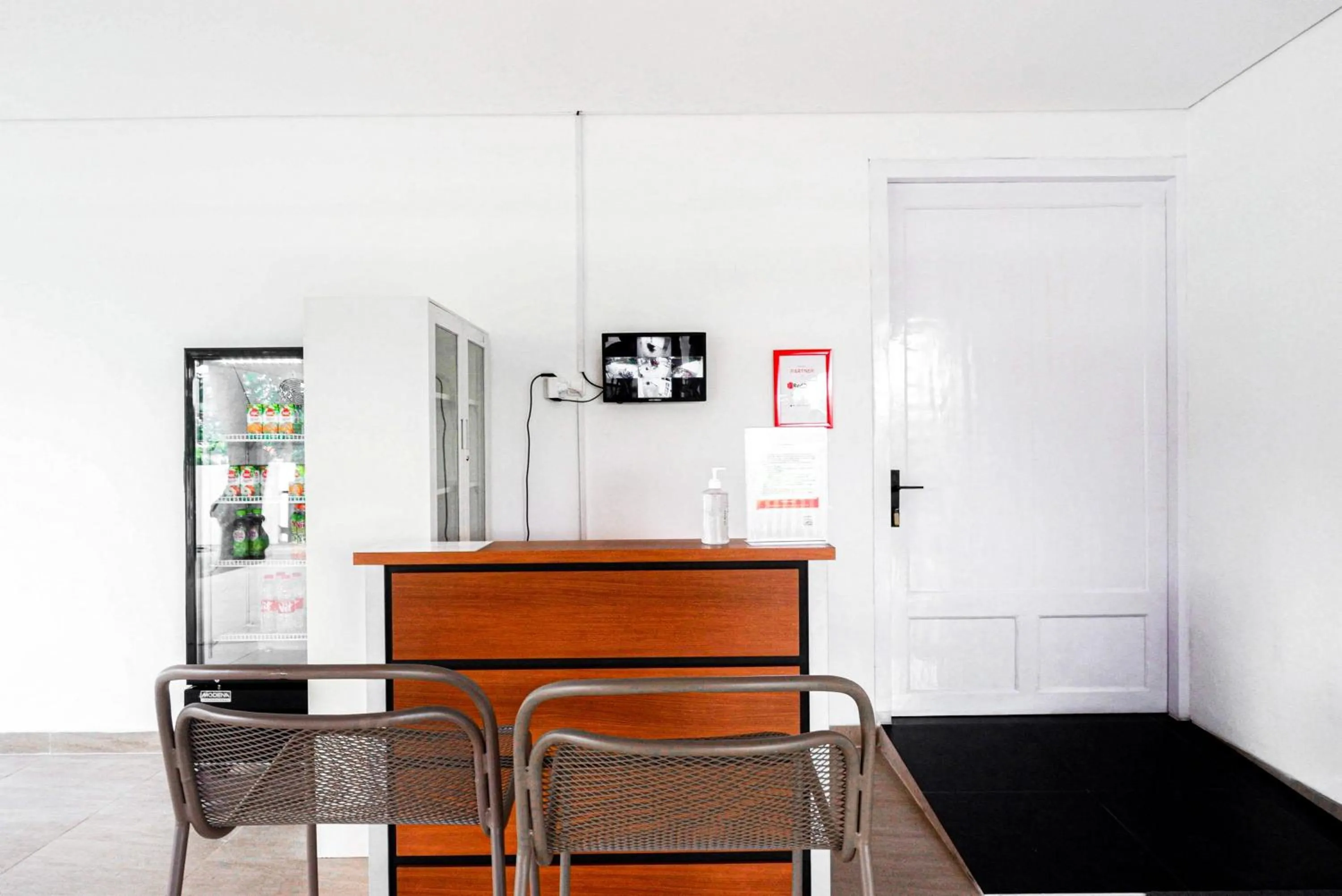 Lobby or reception in RedDoorz near Bukitsari Semarang