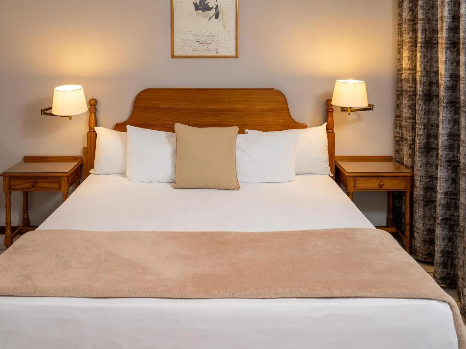 Photo of the whole room, Bed in Ngwenya City Hotel