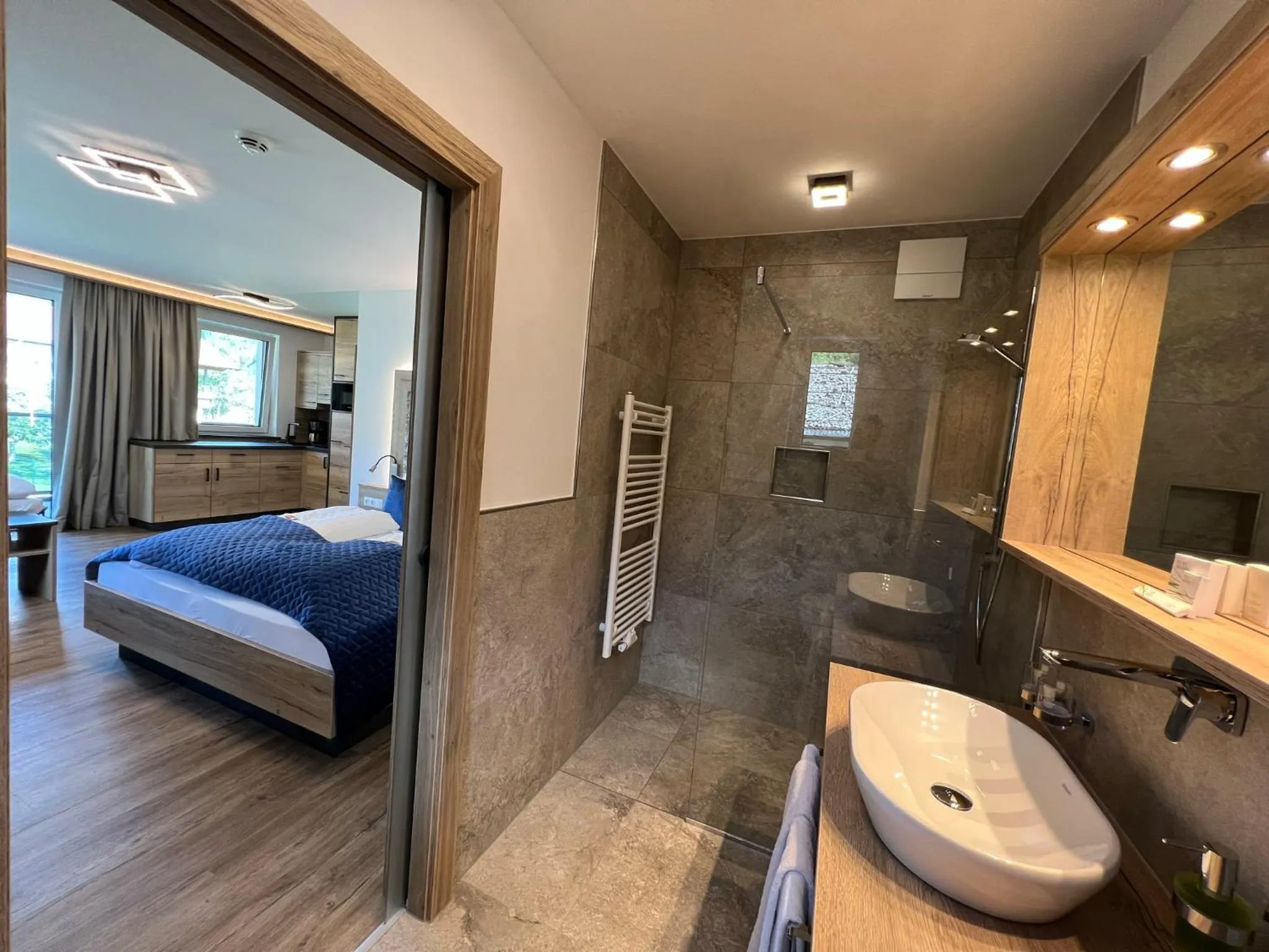 Shower, Bed in Apart Lech