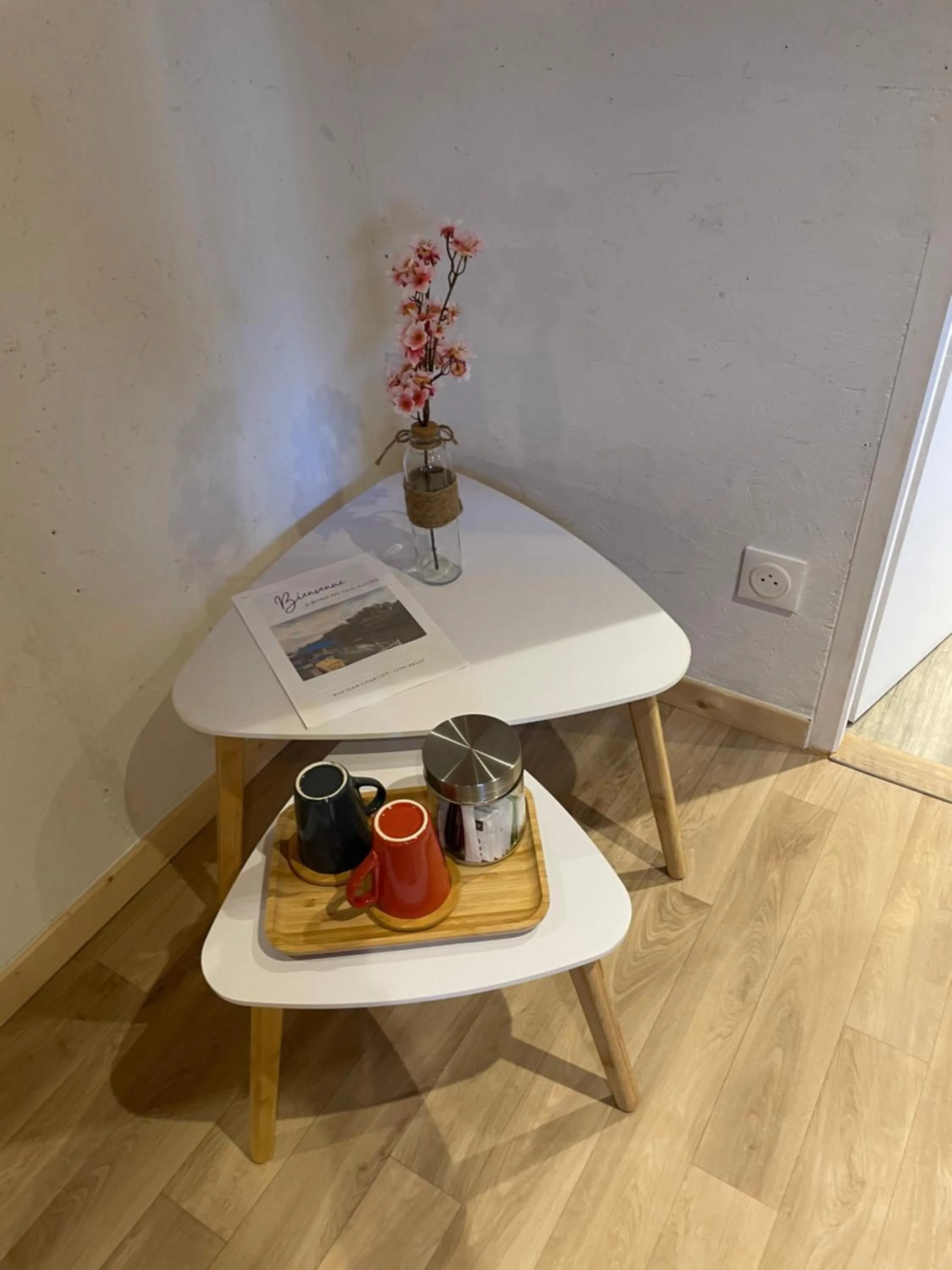 Coffee/tea facilities in Péniche Le Pescalune - Chambre d'hôtes