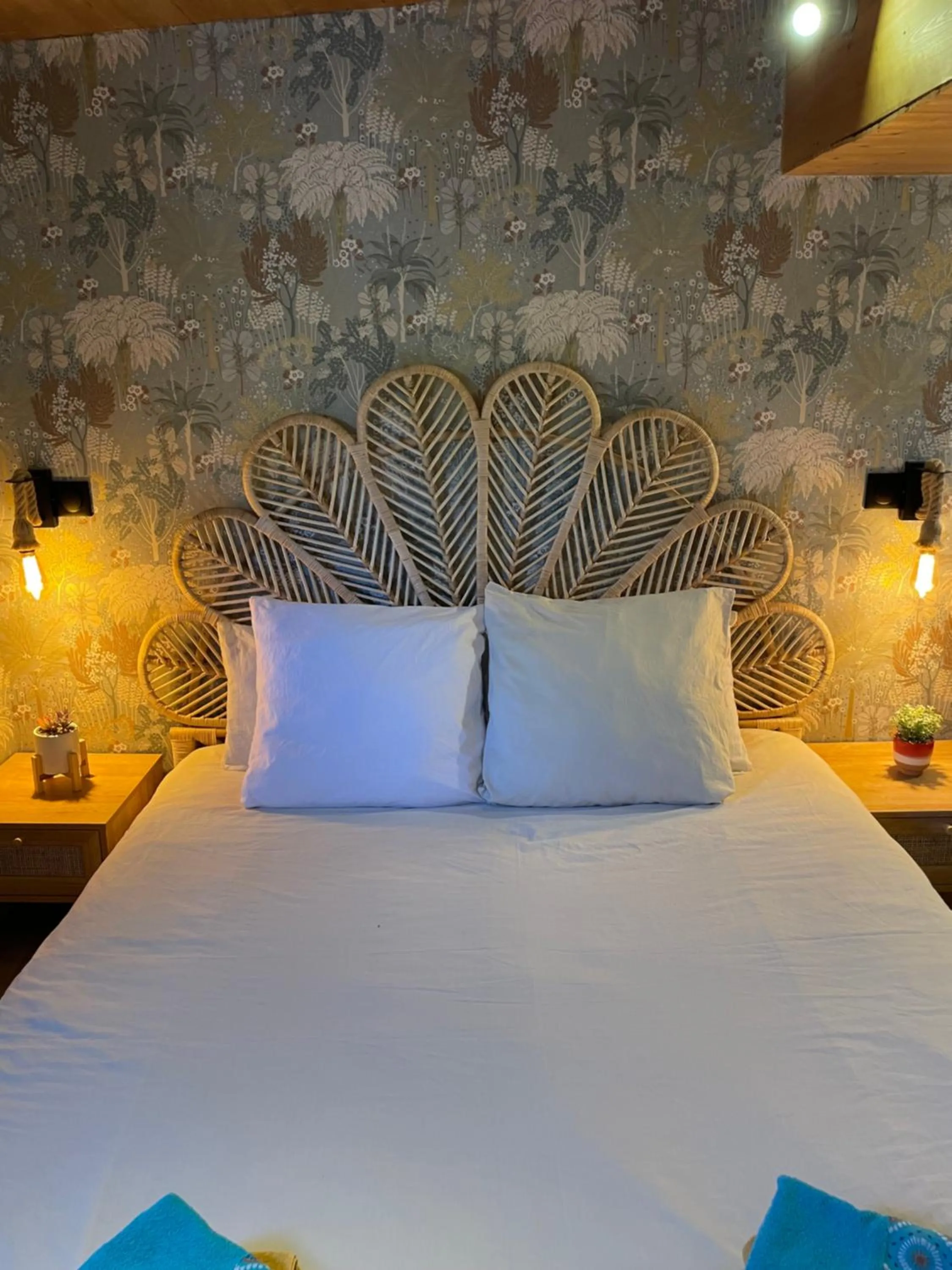 Bedroom, Bed in Péniche Le Pescalune - Chambre d'hôtes