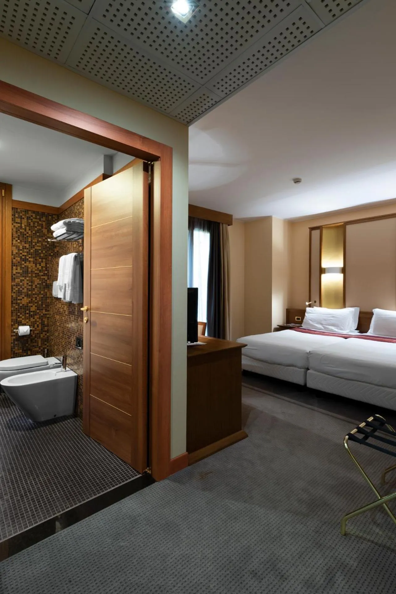 Bathroom, Bed in Thai Si Royal Thai Spa