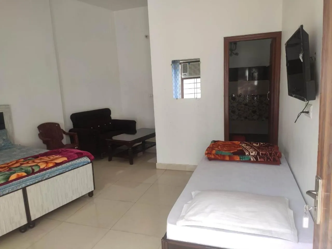 Bed in Roop Niwas
