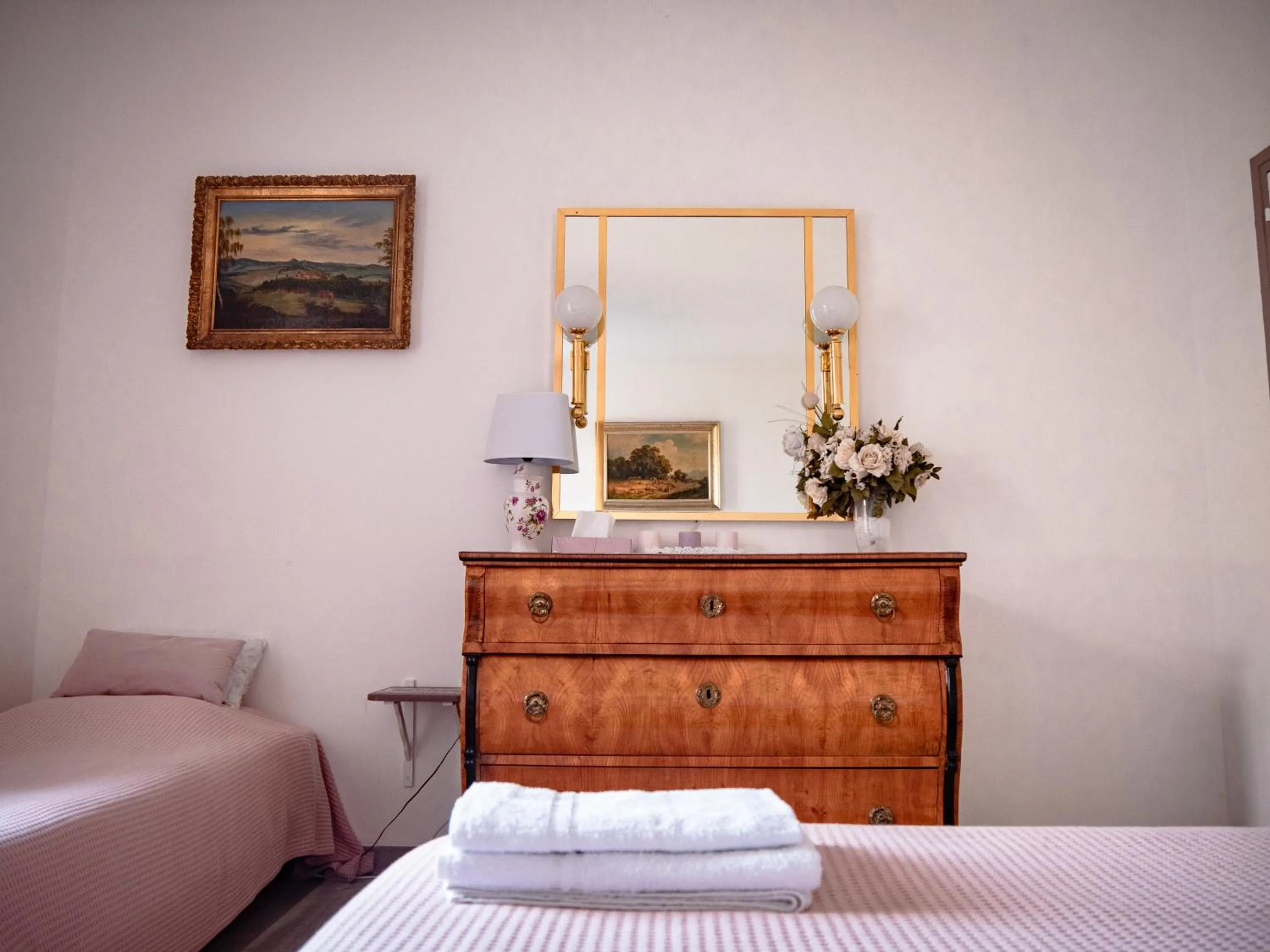 Bedroom in Domaine de Fontsauzine - gîtes et chambre d'hôtes