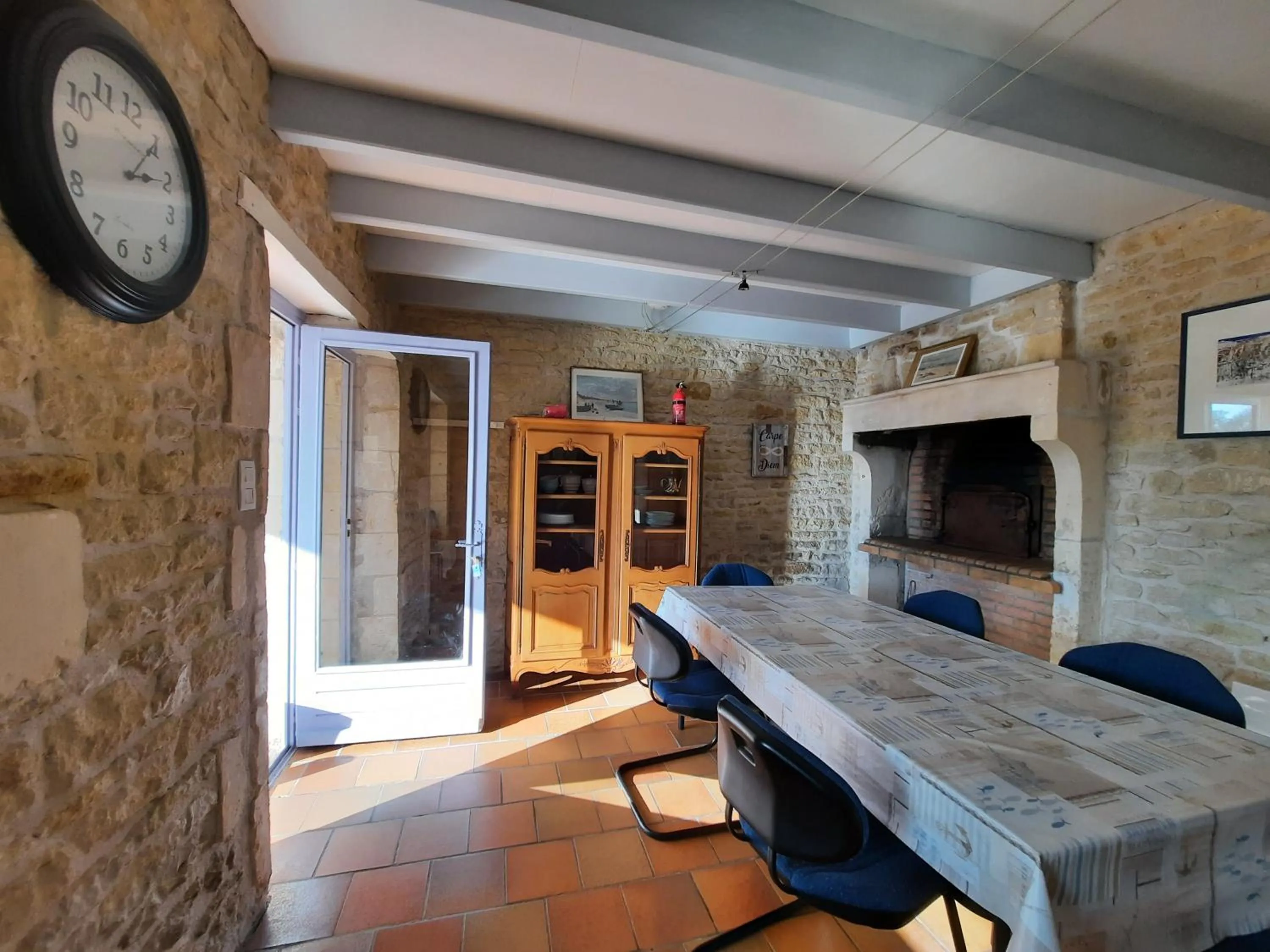 Dining area in Domaine de Fontsauzine - gîtes et chambre d'hôtes
