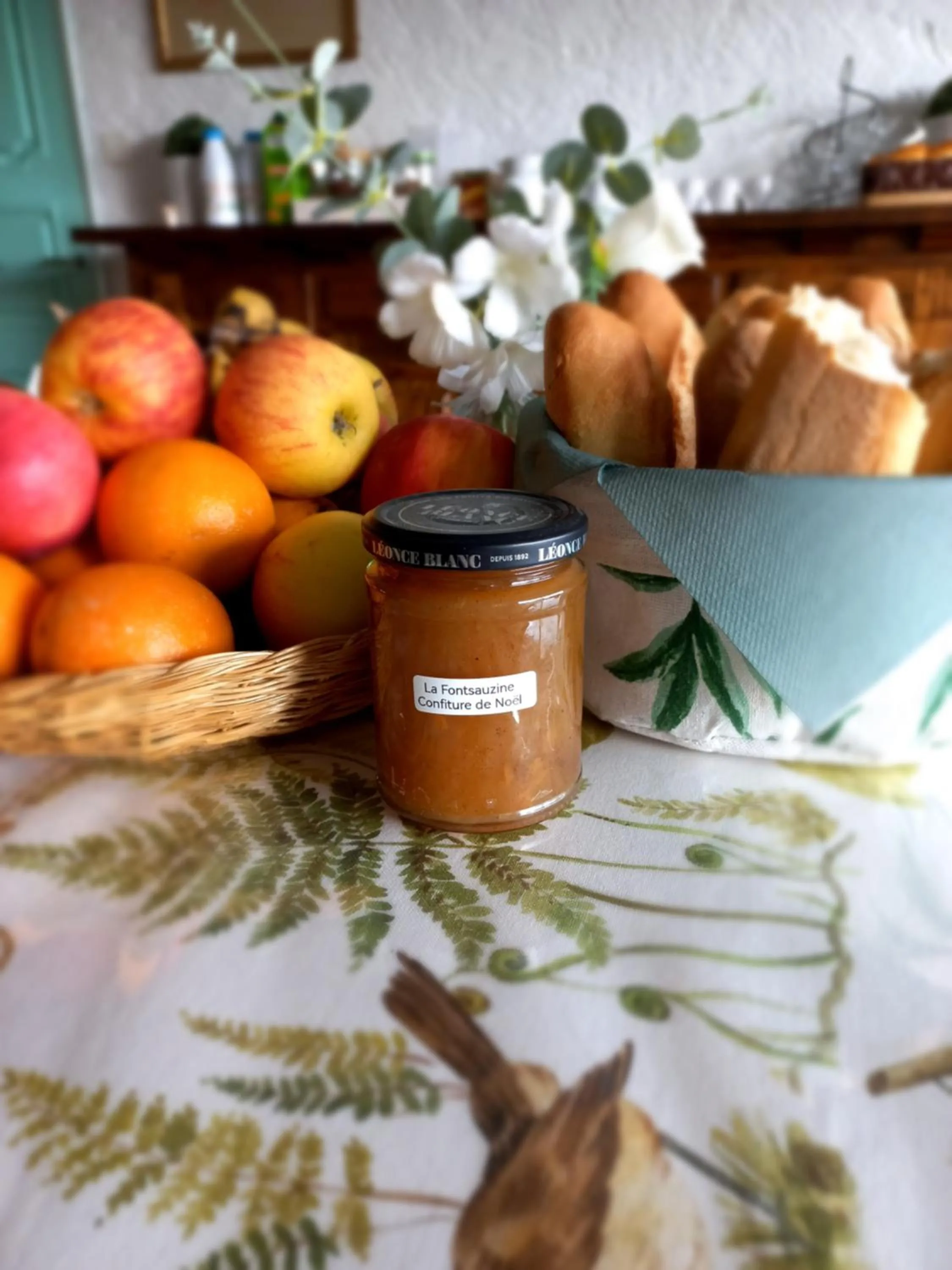Breakfast in Domaine de Fontsauzine - gîtes et chambre d'hôtes