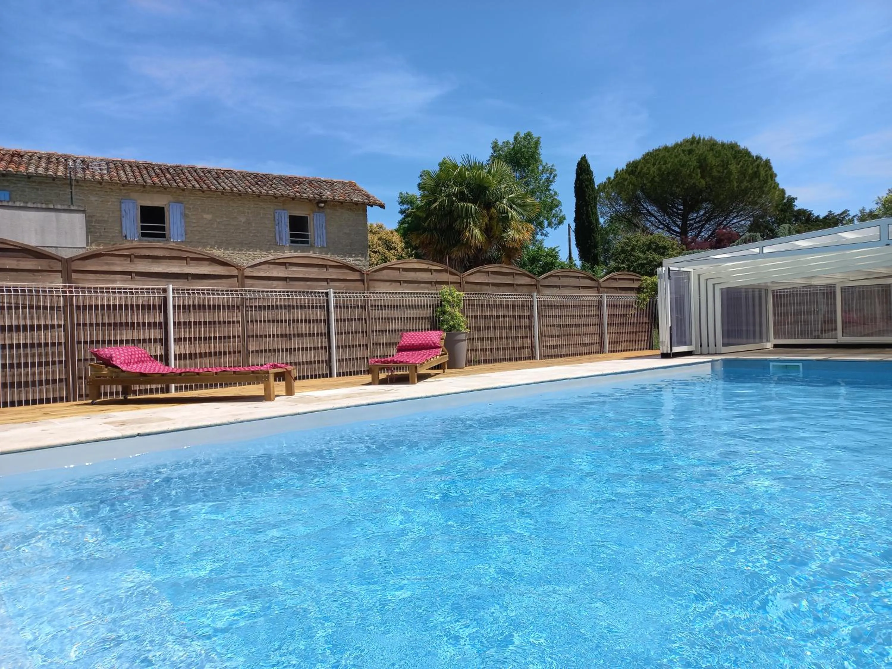 Swimming pool in Domaine de Fontsauzine - gîtes et chambre d'hôtes