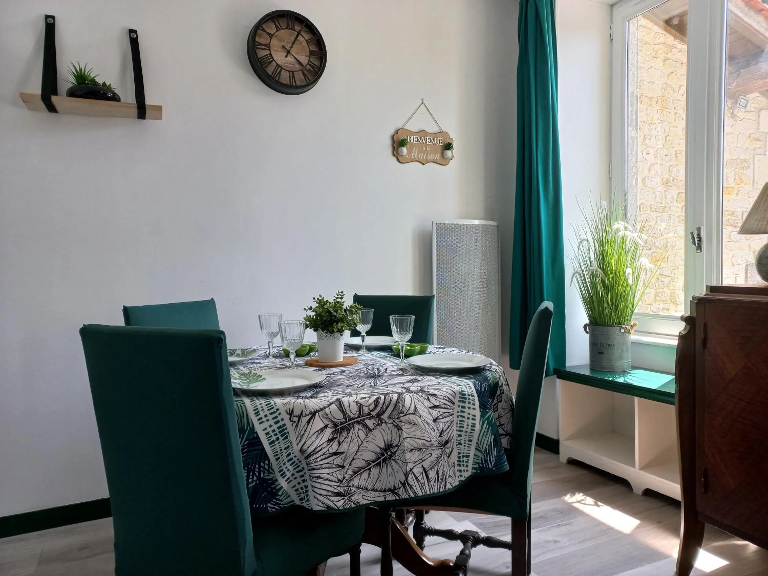 Dining area in Domaine de Fontsauzine - gîtes et chambre d'hôtes