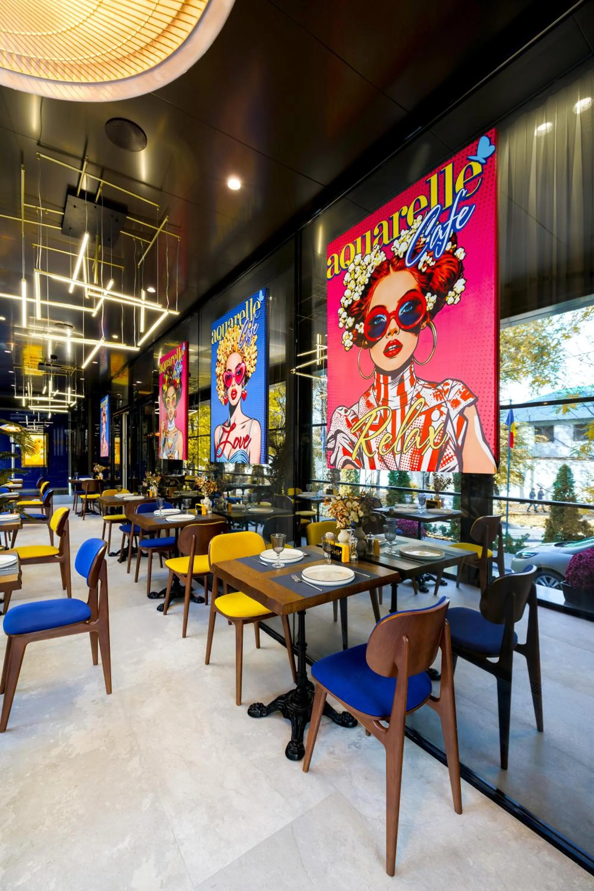 Restaurant/places to eat in Art Hotel