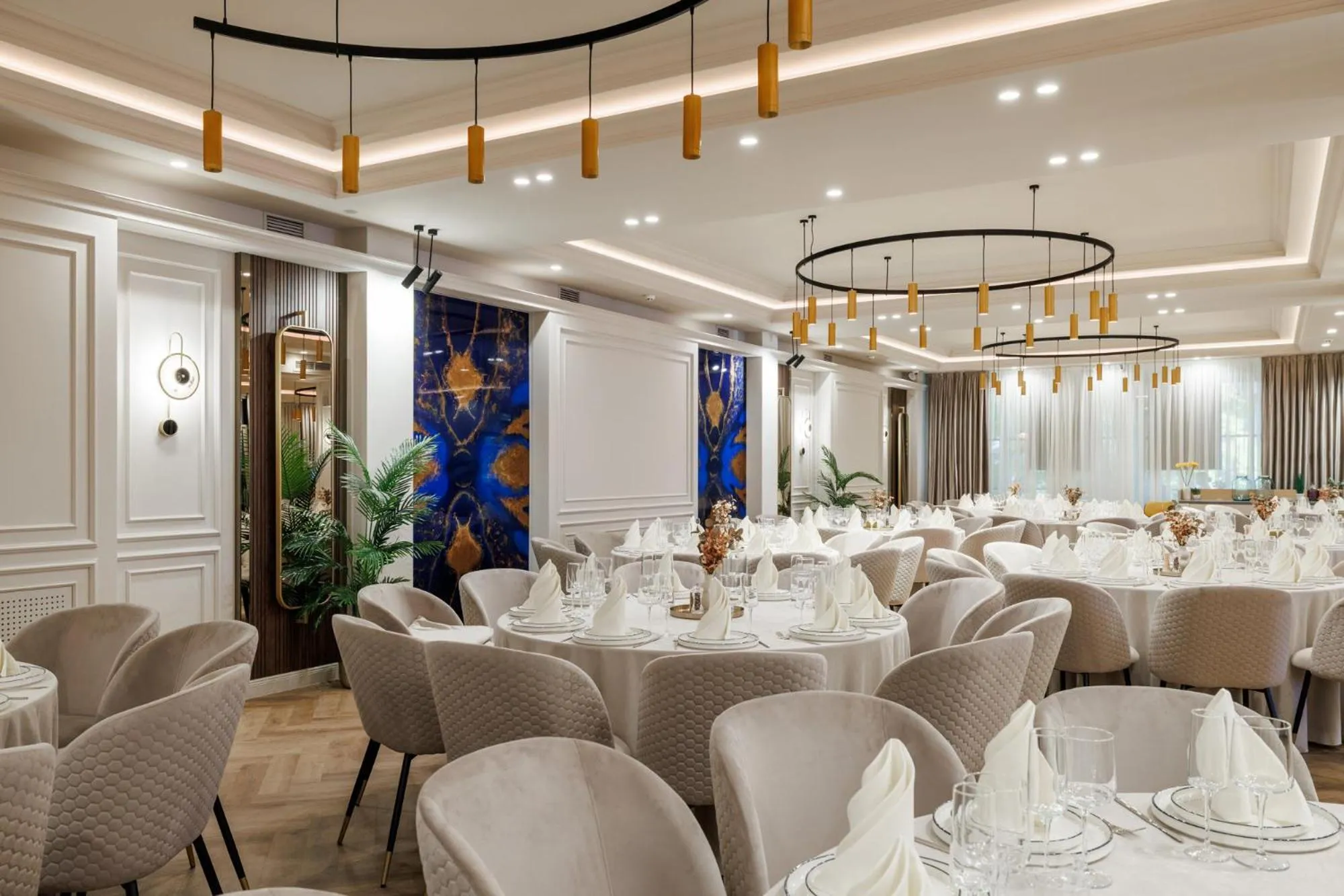 Restaurant/places to eat in Art Hotel