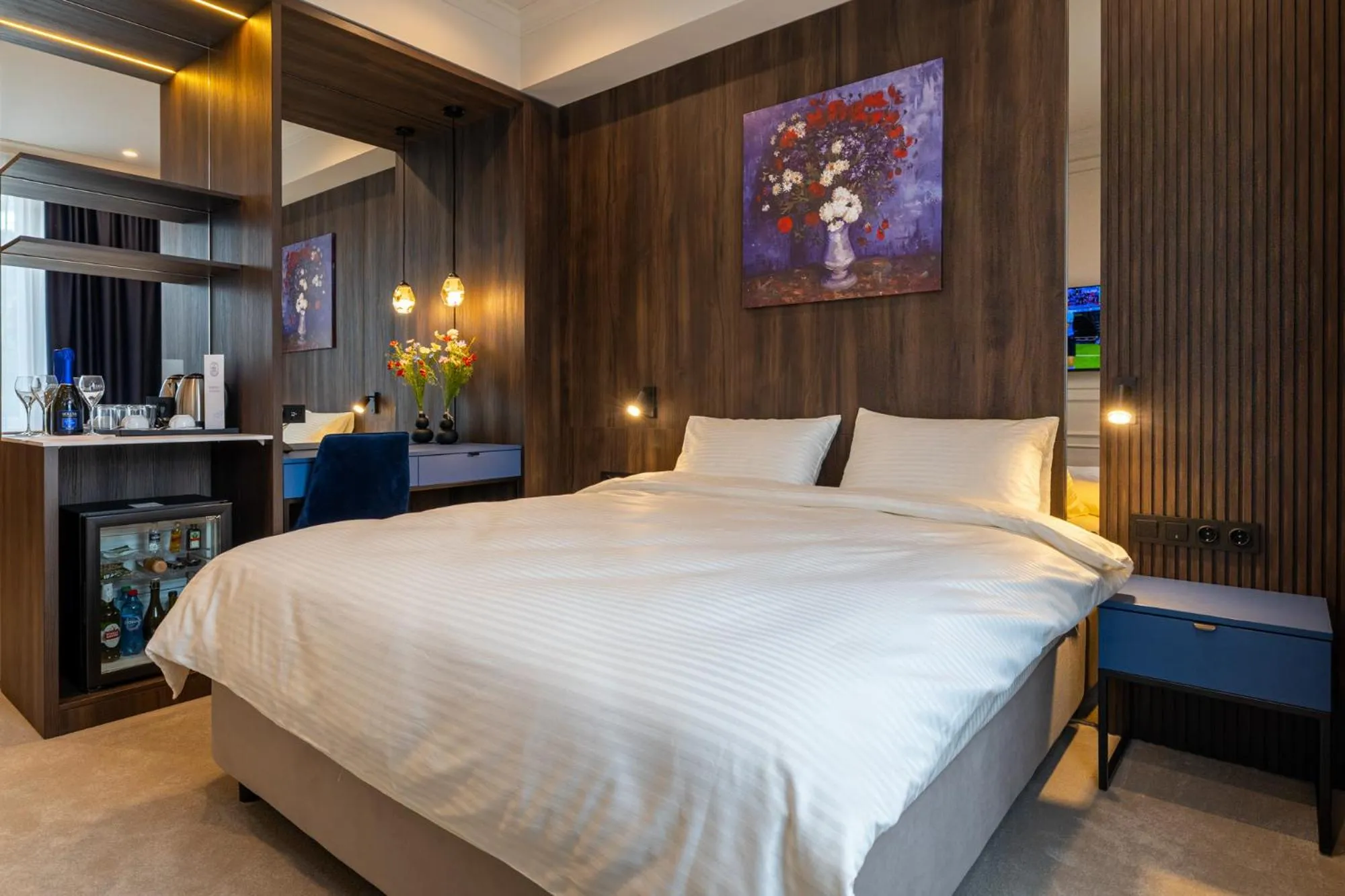 Photo of the whole room, Bed in Art Hotel