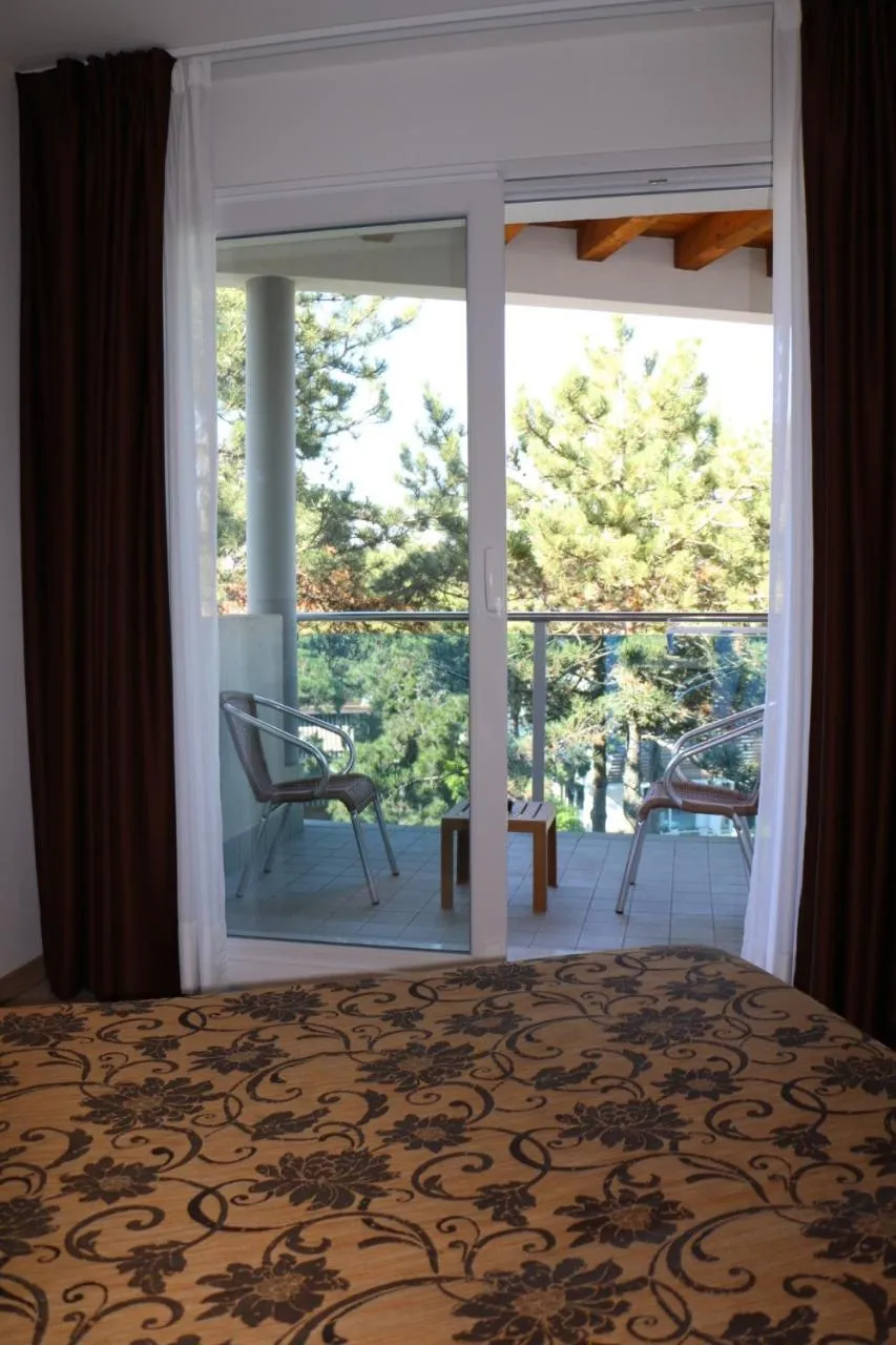 Balcony/Terrace, Bed in Hotel Bellevue