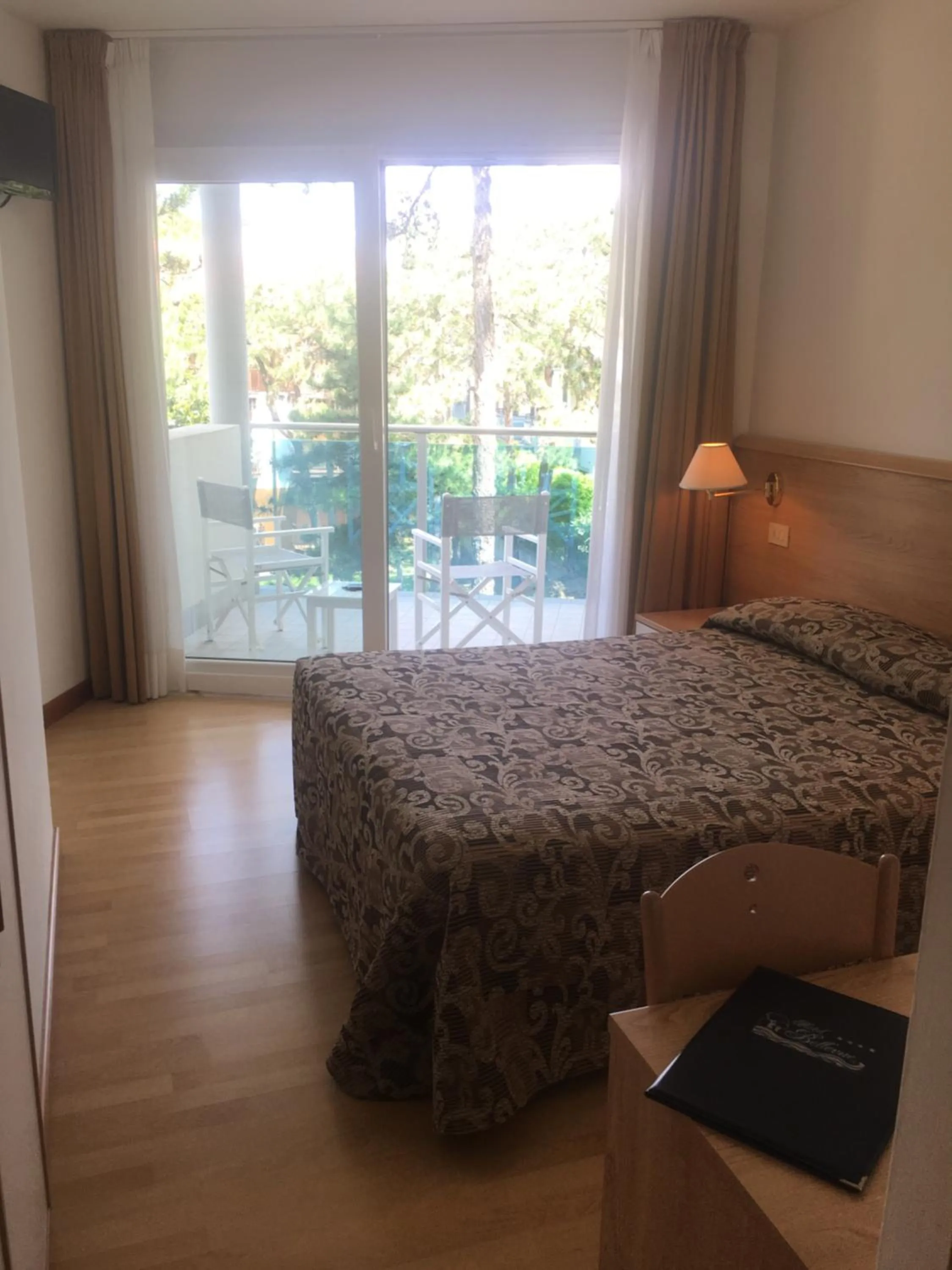 Balcony/Terrace, Bed in Hotel Bellevue