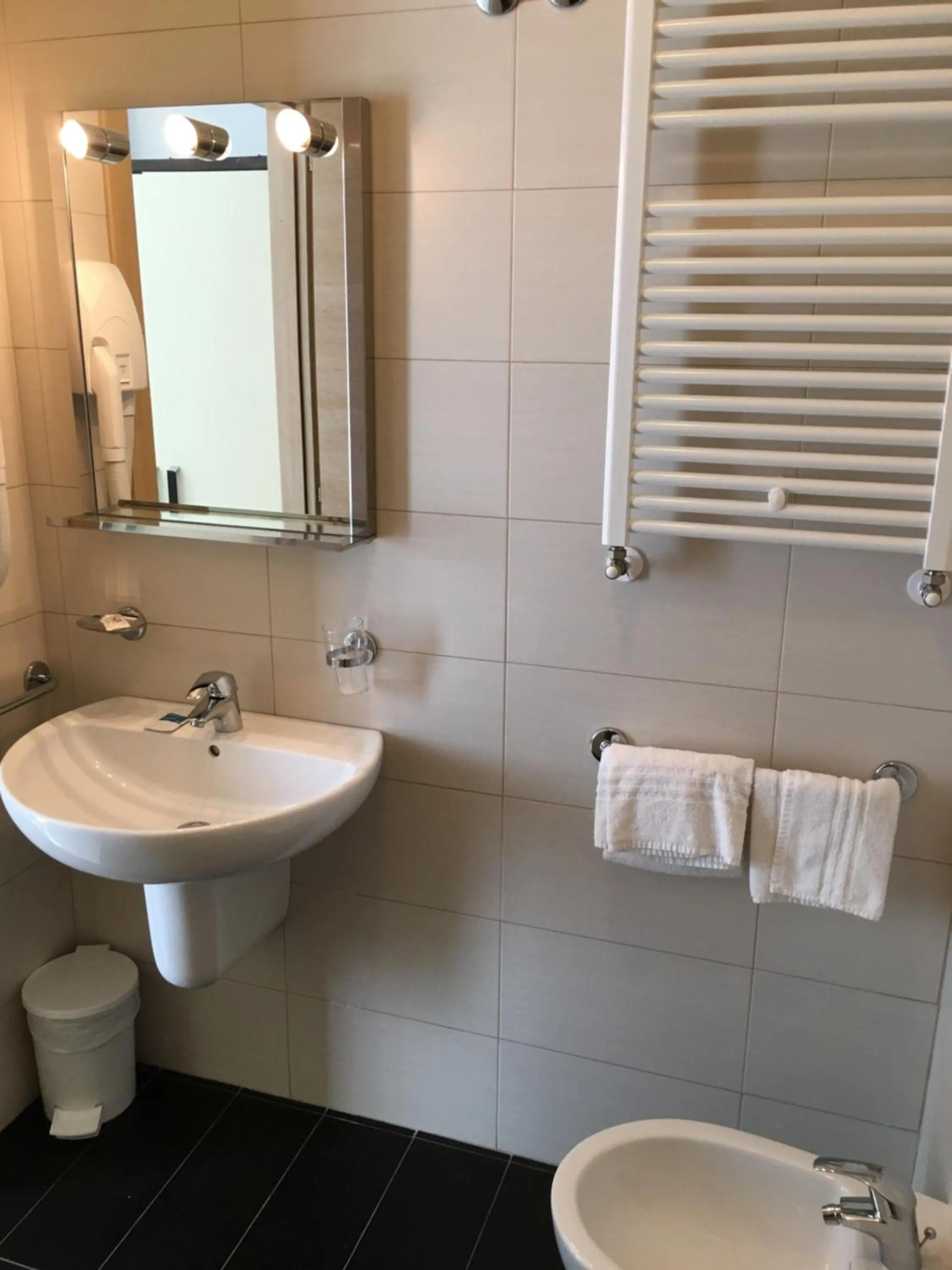 Shower in Hotel Bellevue