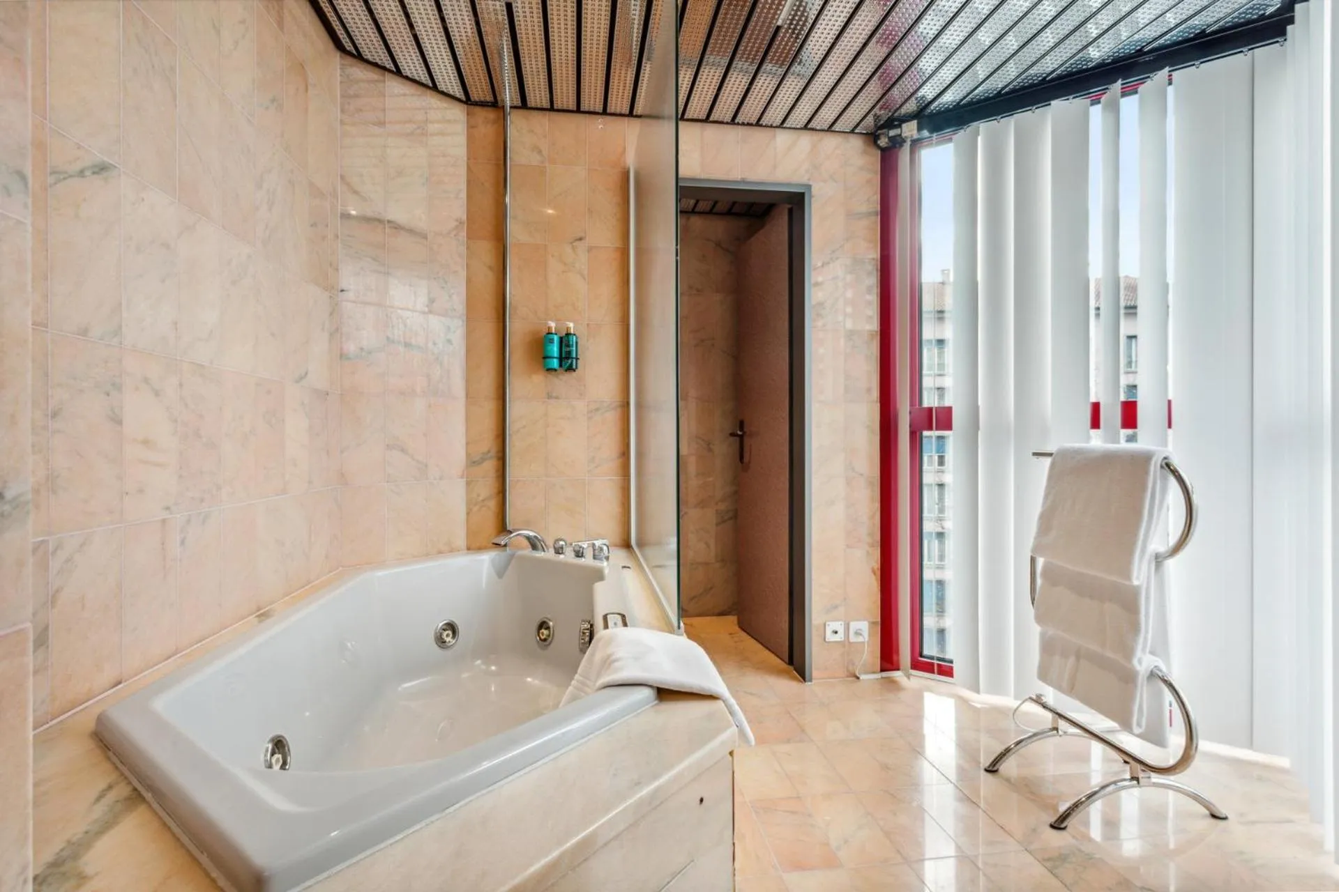 Bathroom in becozy Au Parc Retro Edition Self-Check-In Rooms & Studios Fribourg