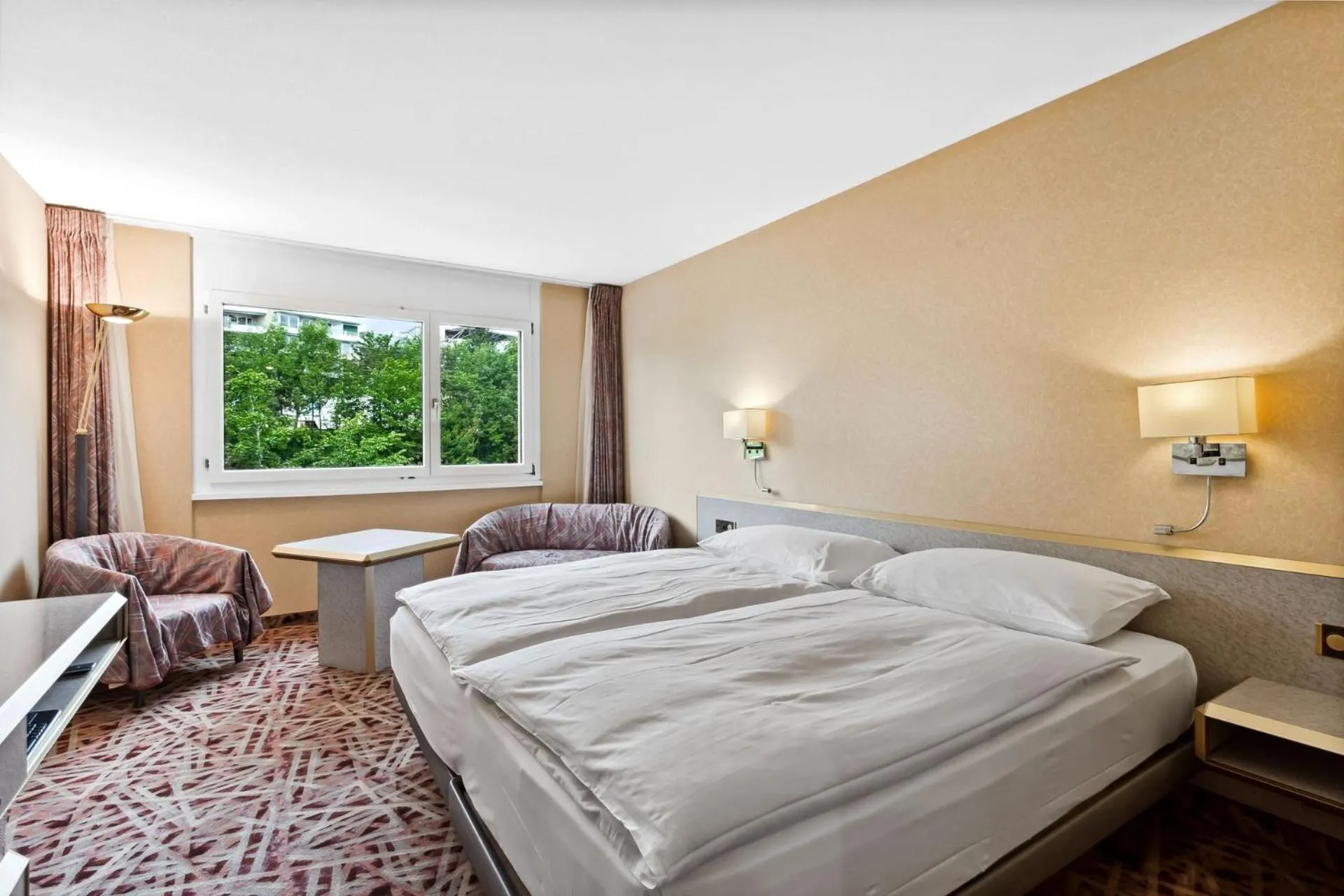 Photo of the whole room in becozy Au Parc Retro Edition Self-Check-In Rooms & Studios Fribourg