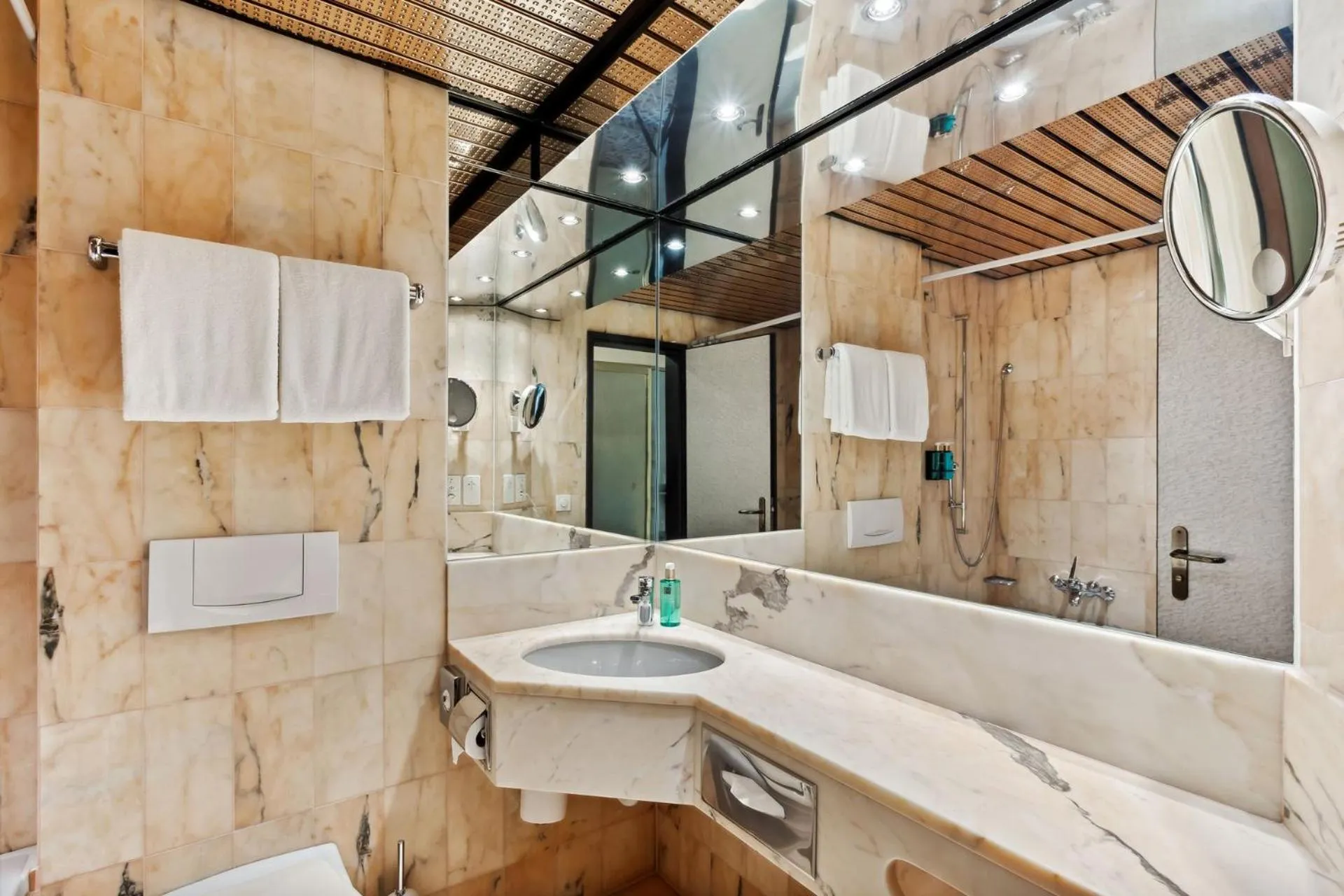 Bathroom in becozy Au Parc Retro Edition Self-Check-In Rooms & Studios Fribourg