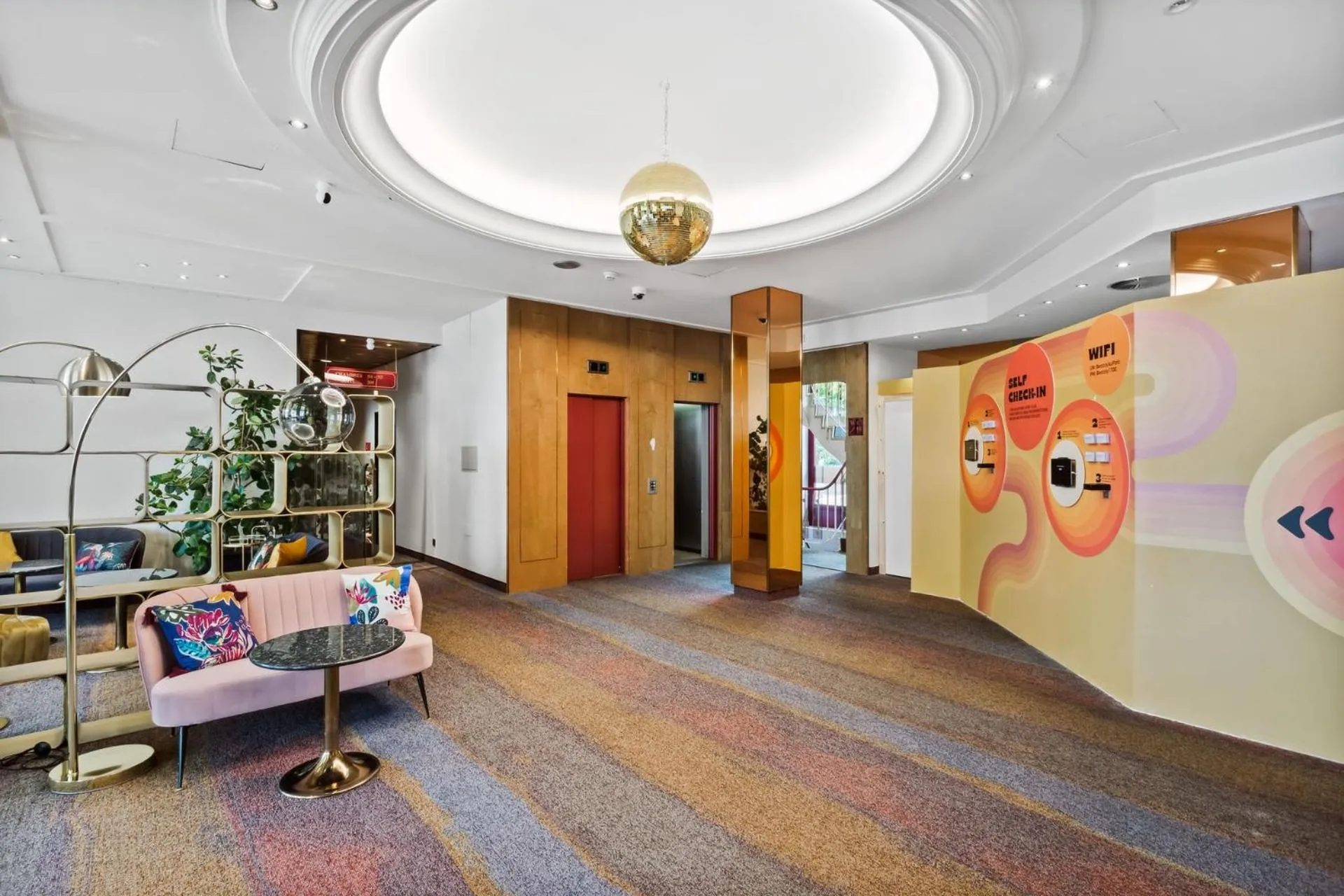 Lounge or bar in becozy Au Parc Retro Edition Self-Check-In Rooms & Studios Fribourg