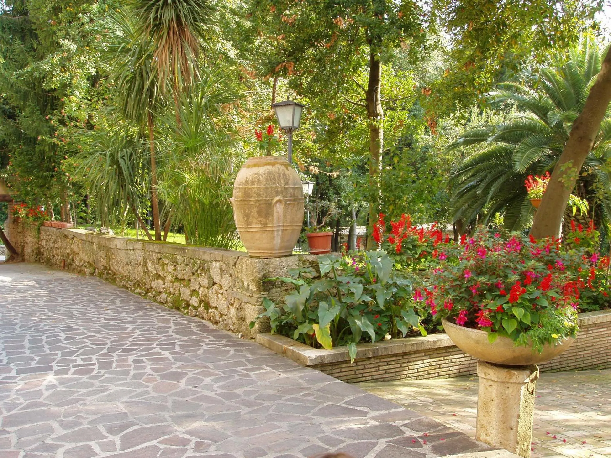 Garden in Hotel Il Cavalier D'Arpino