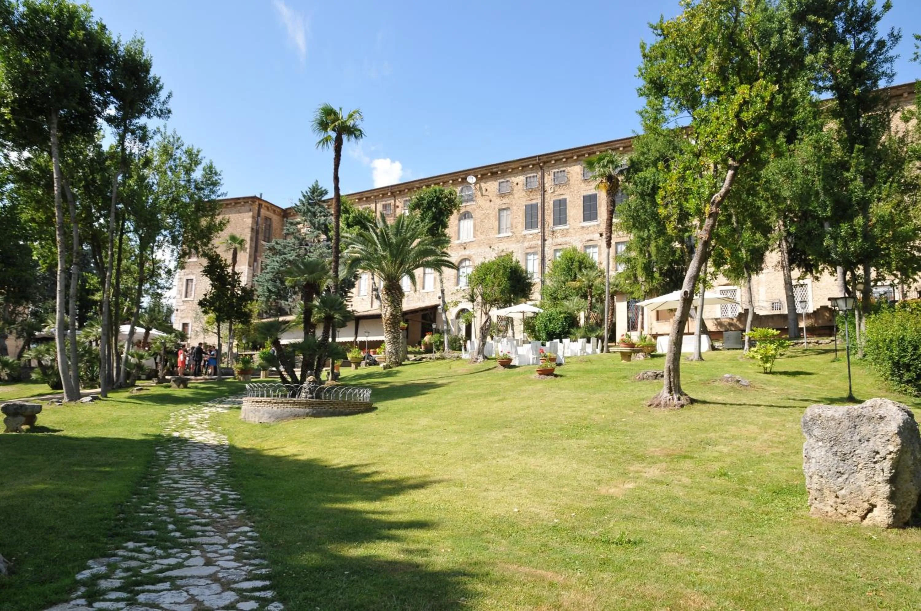 Garden in Hotel Il Cavalier D'Arpino
