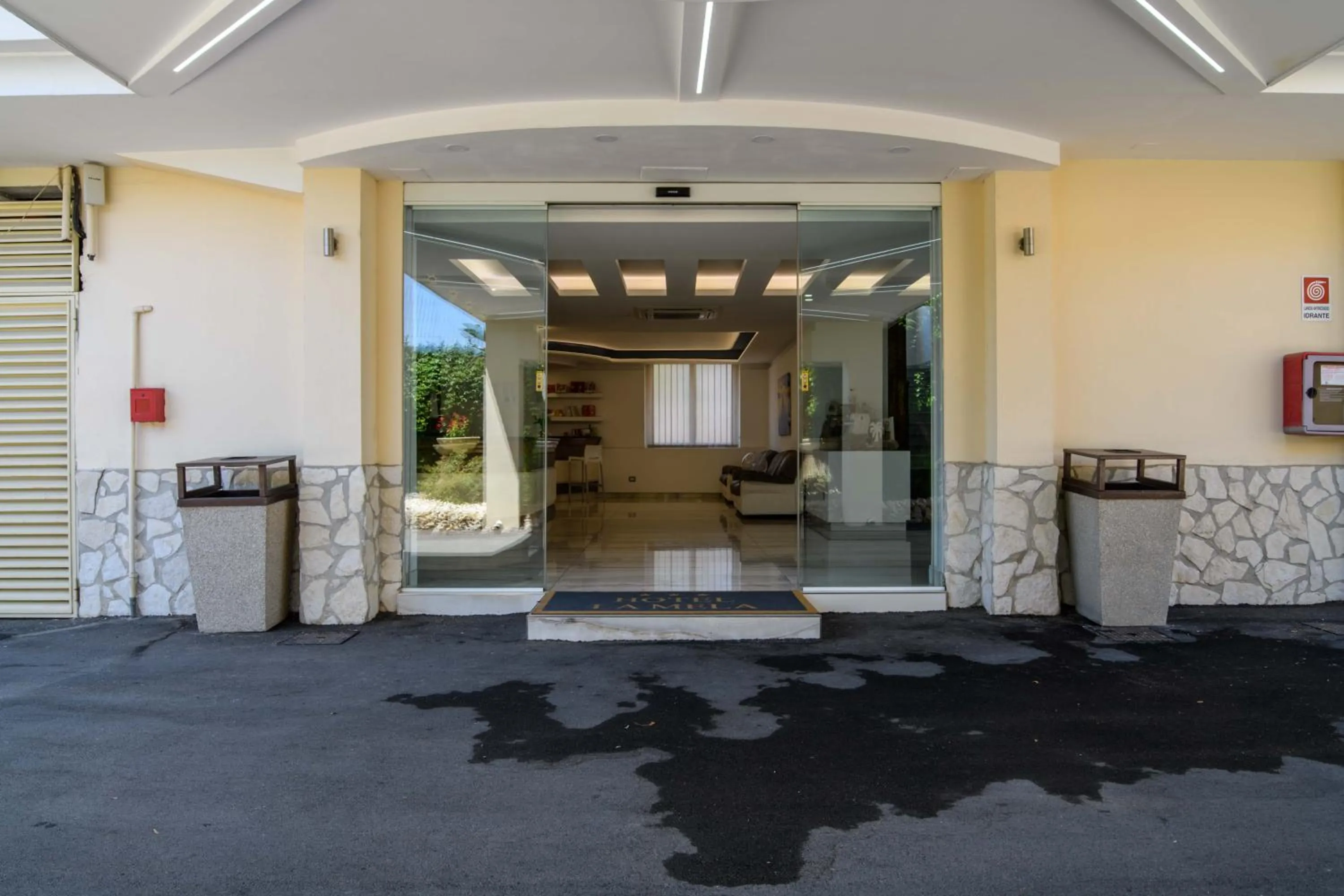 Facade/entrance in Hotel La Mela