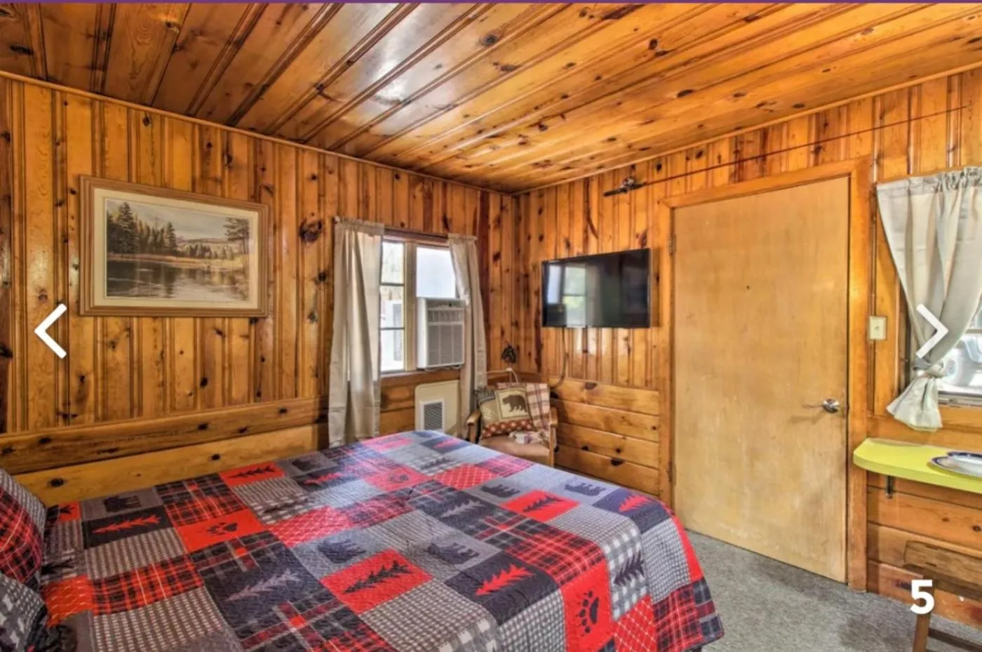 TV and multimedia, Bed in Hidden Rest Cabins and Resort