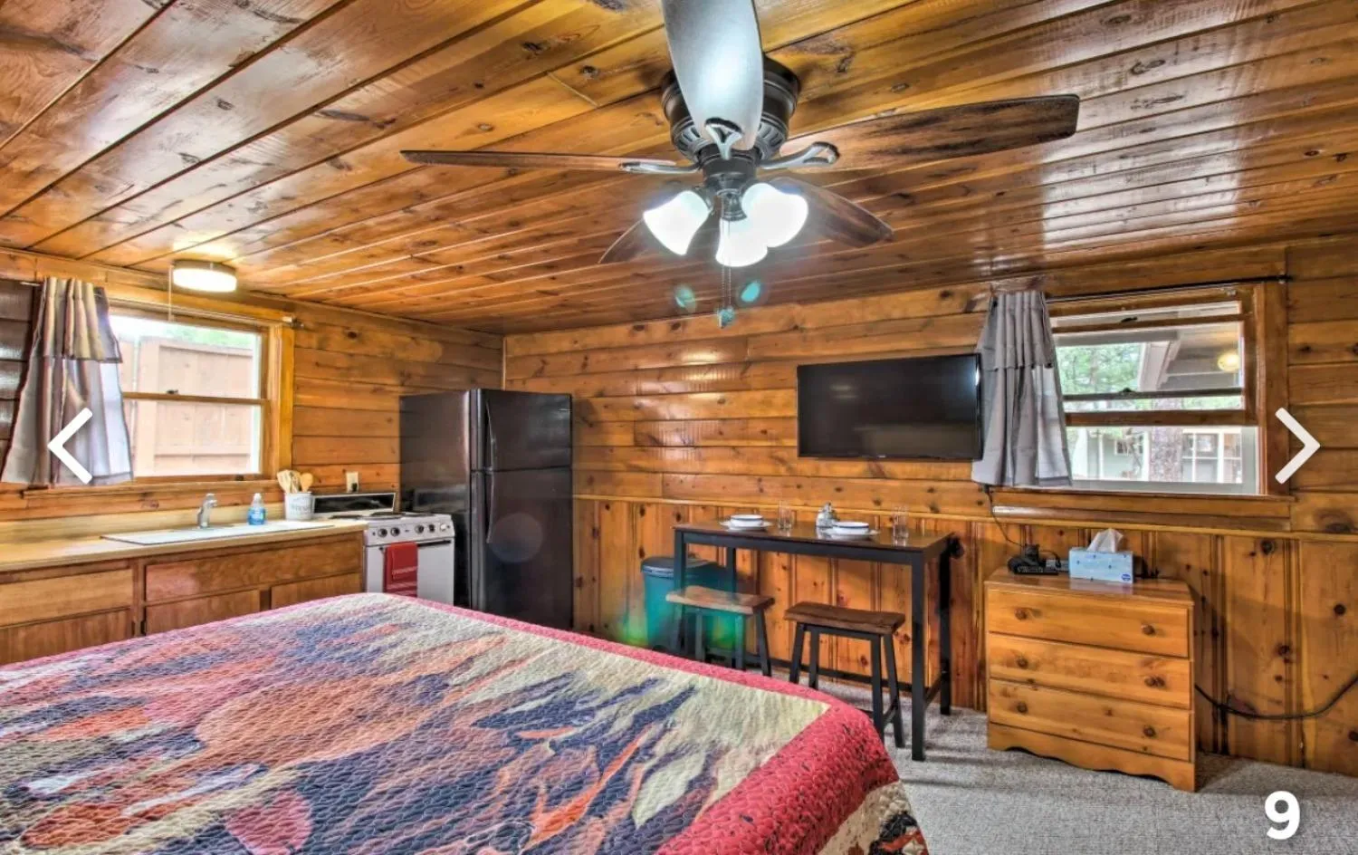 TV and multimedia, Bed in Hidden Rest Cabins and Resort