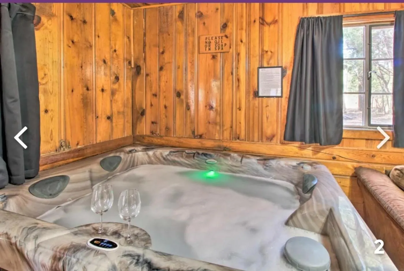 Hot Tub in Hidden Rest Cabins and Resort